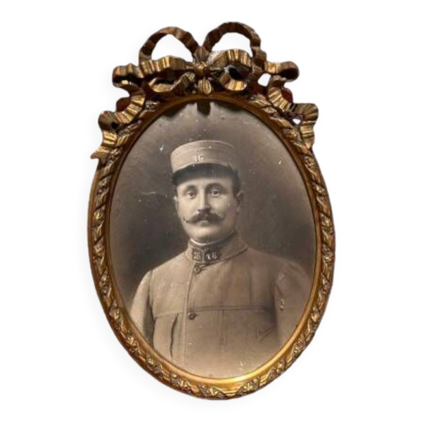 Encadré d'un homme signé R.Boivin