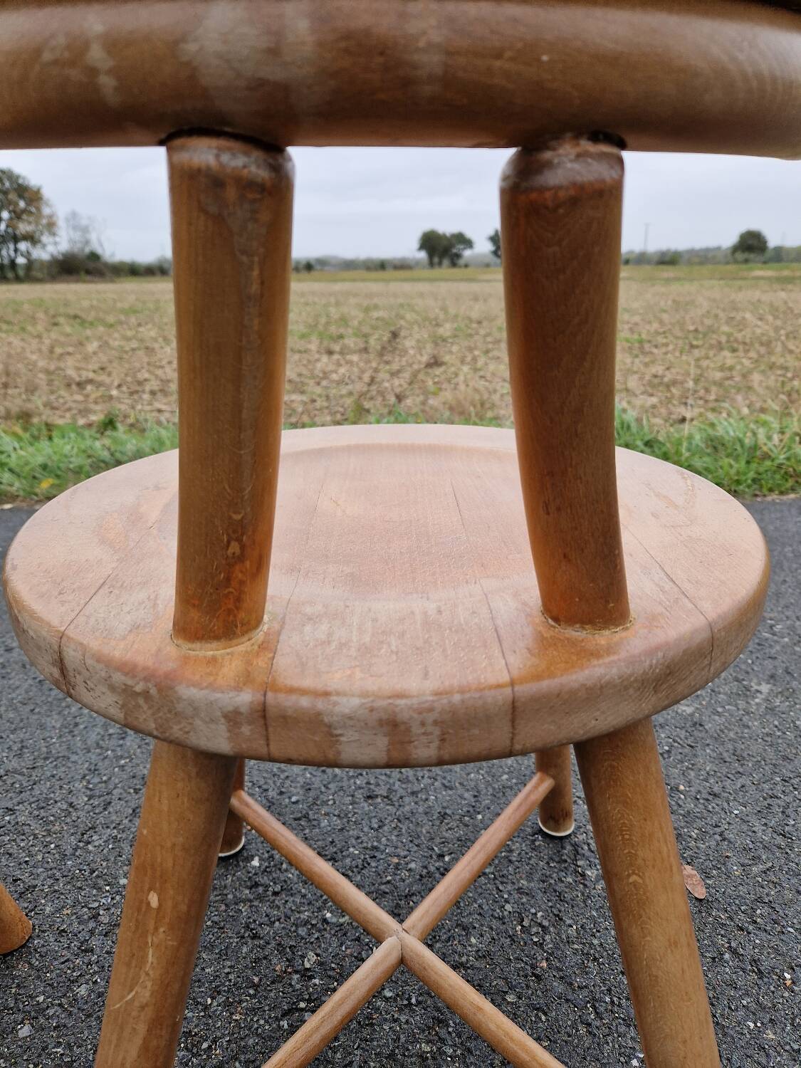 Set of 4 solid organic chairs