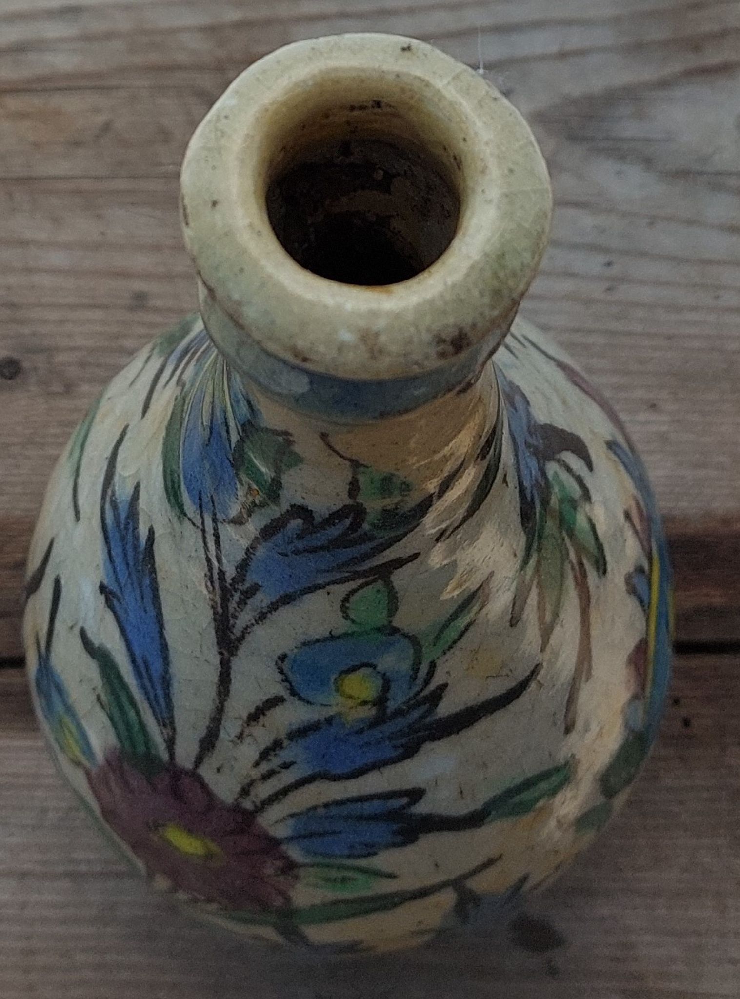 Bouteille en céramique siliceuse Iznik Turquie à décor floral 19ème siècle
