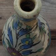 Bouteille en céramique siliceuse Iznik Turquie à décor floral 19ème siècle