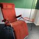 Fauteuil Relax / chaise longue chrome et velours édité par Lama 1970