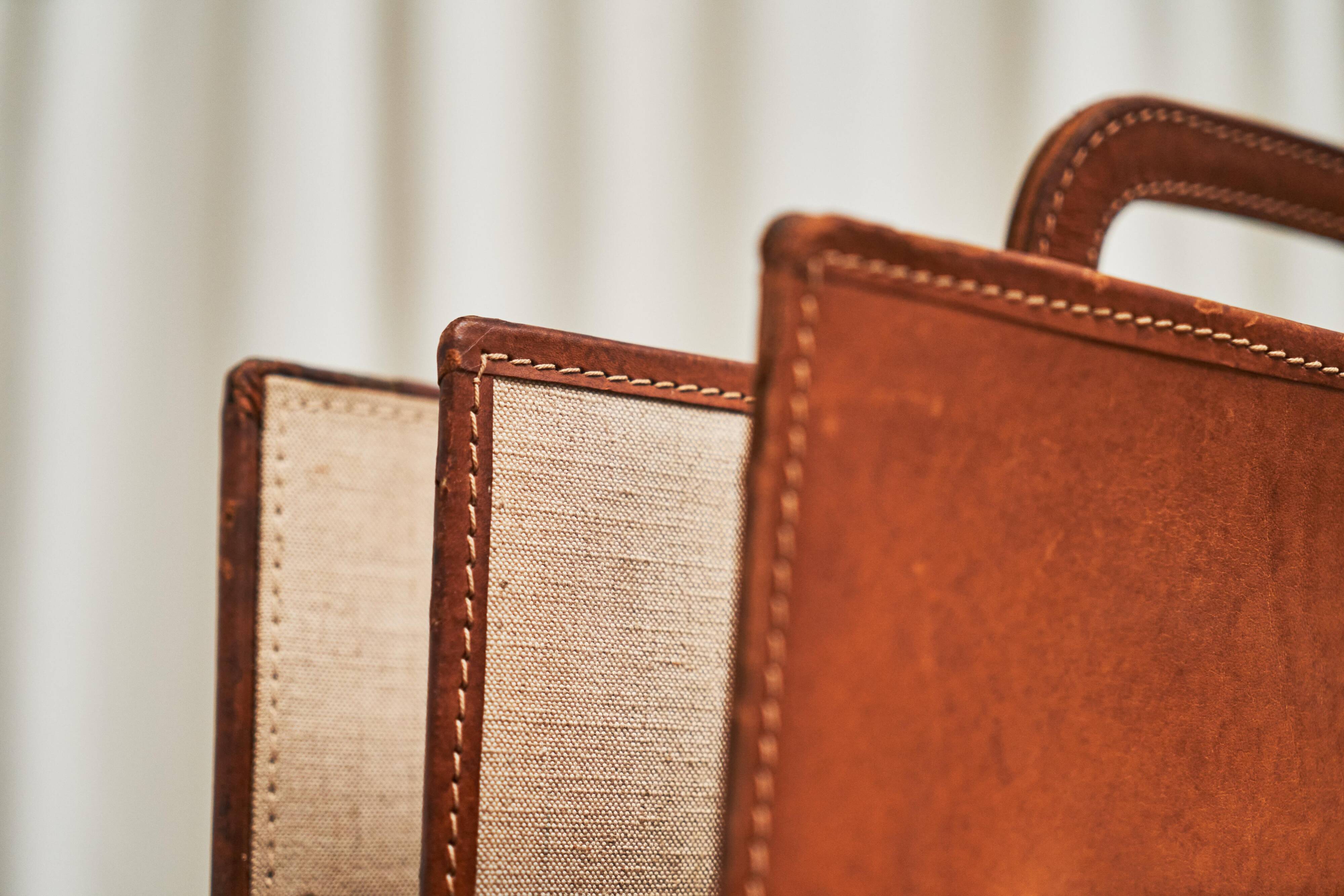 Trompe-l'Oeil magazine rack 'Actentasche' in patinated leather and canvas