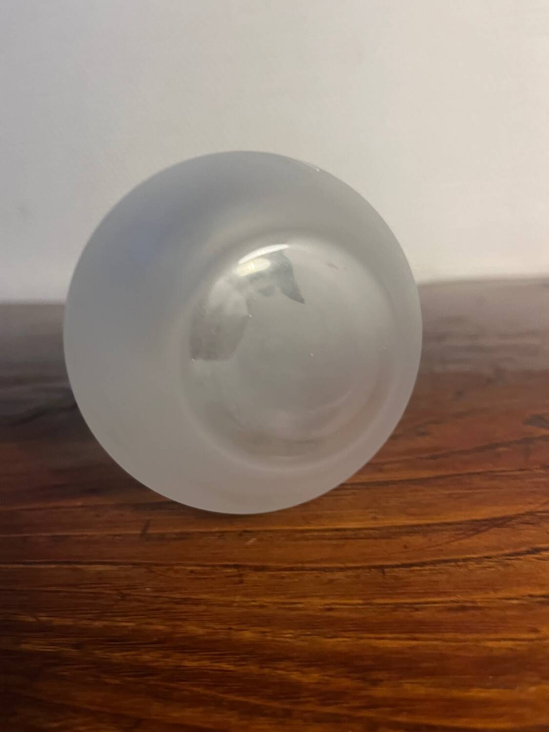 Duo vase en verre dépoli à fleurs noire et rose années 1980