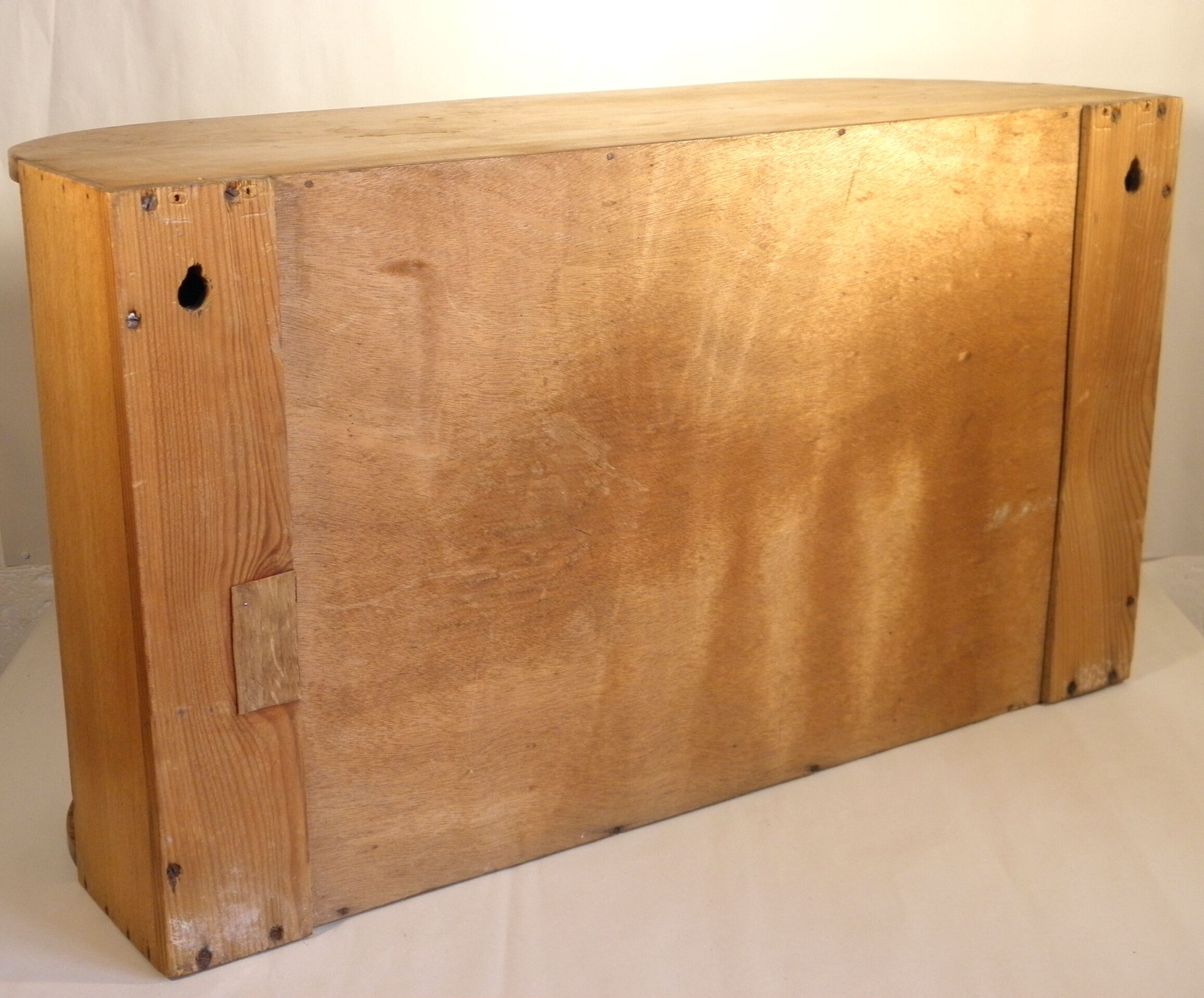 Curtain wall cabinet