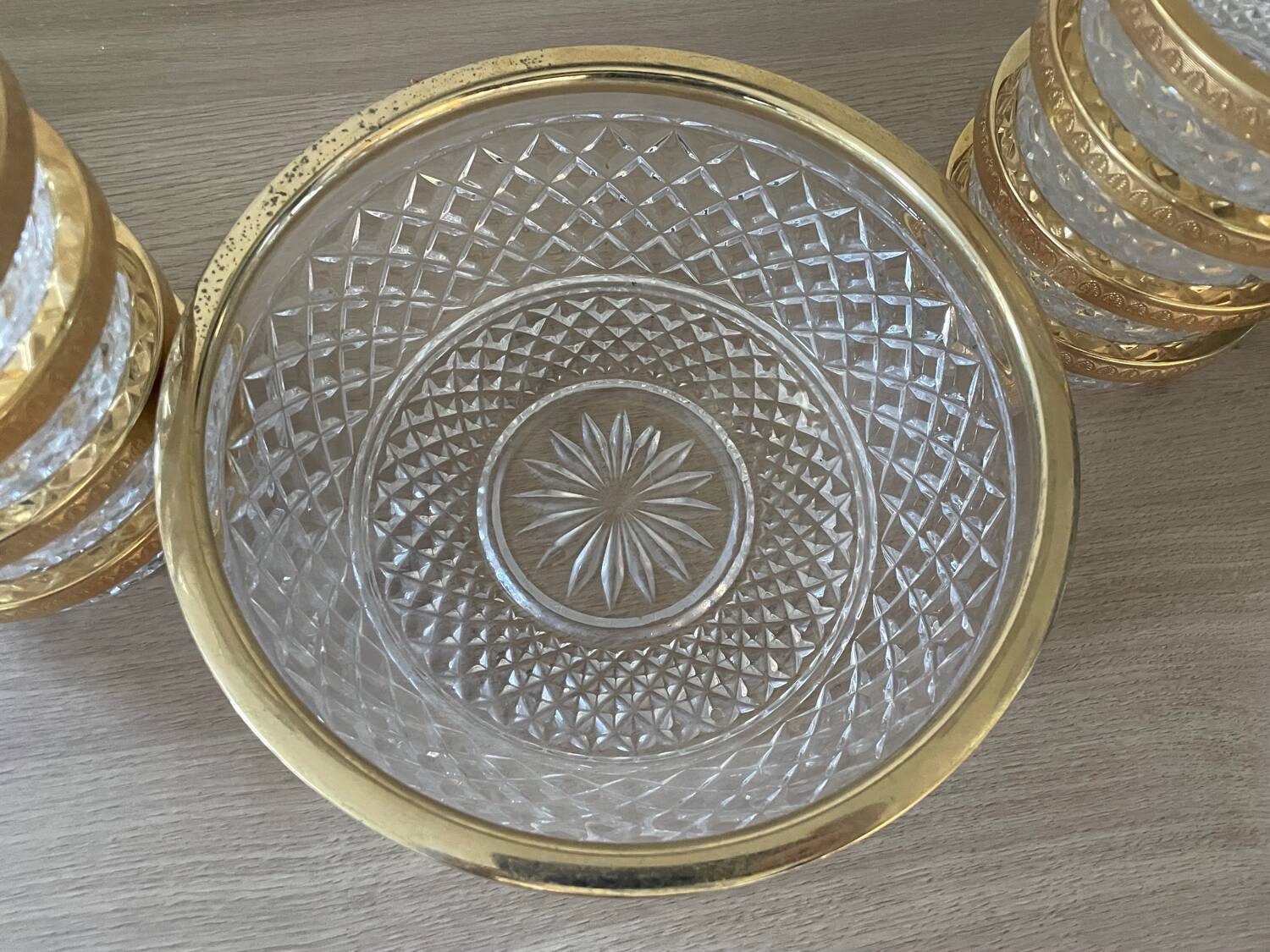 Salad bowl and cups in cut glass and brass