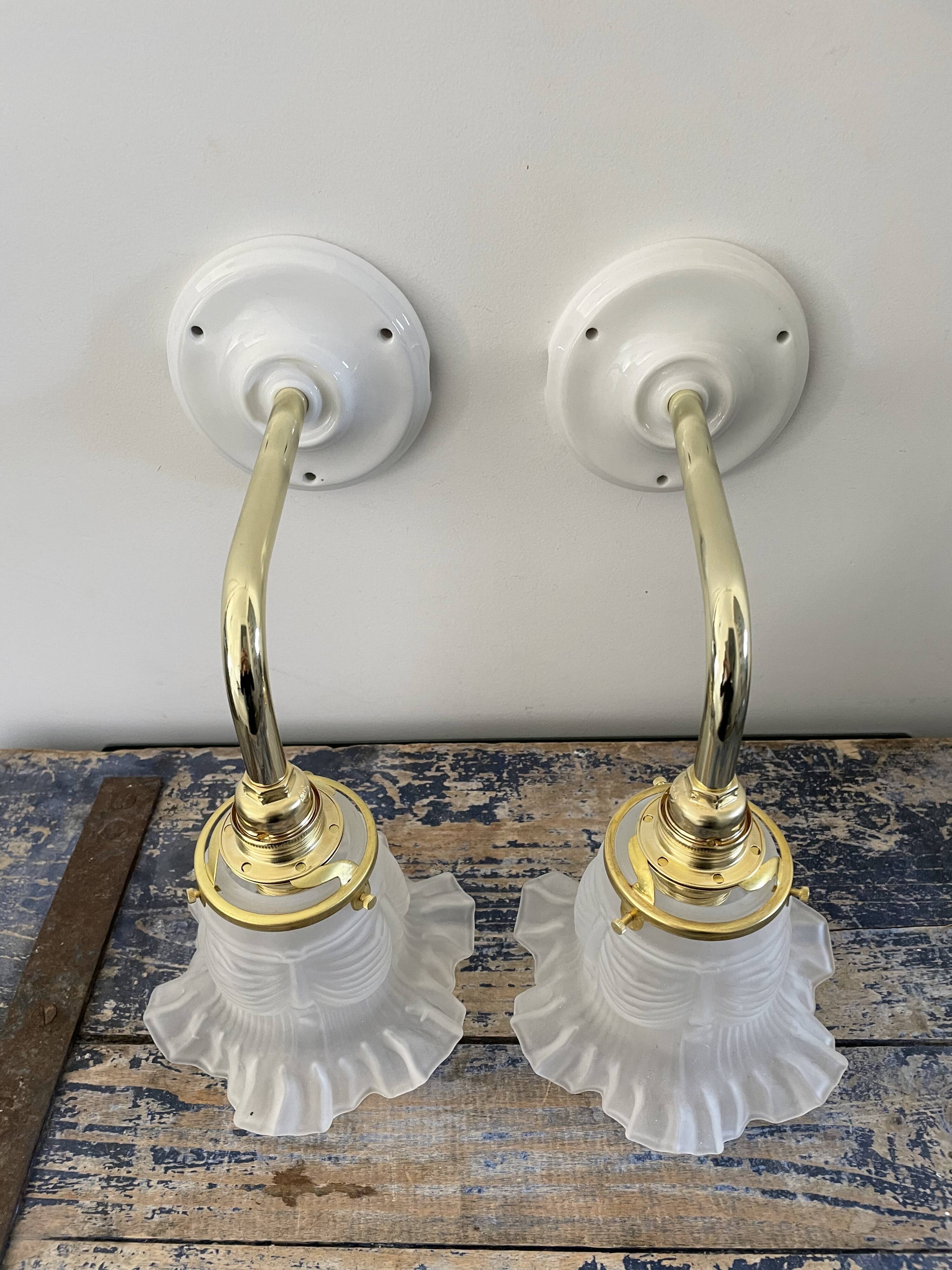 Paire d’appliques Art Déco en verre drapé électrifiées à neuf