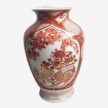 Japanese imari gold vase