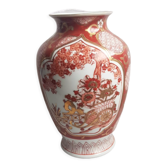 Japanese imari gold vase