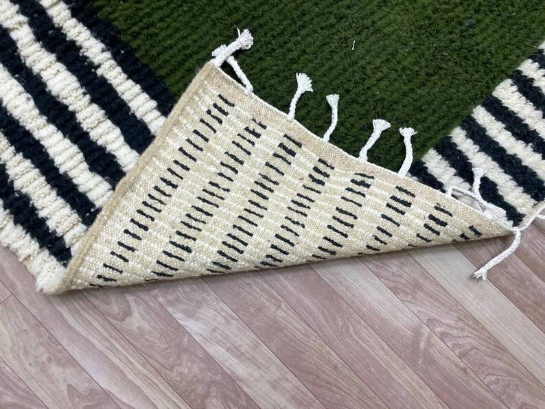 Pure wool rug with colourful patterns, size 1.5/2.6 m.