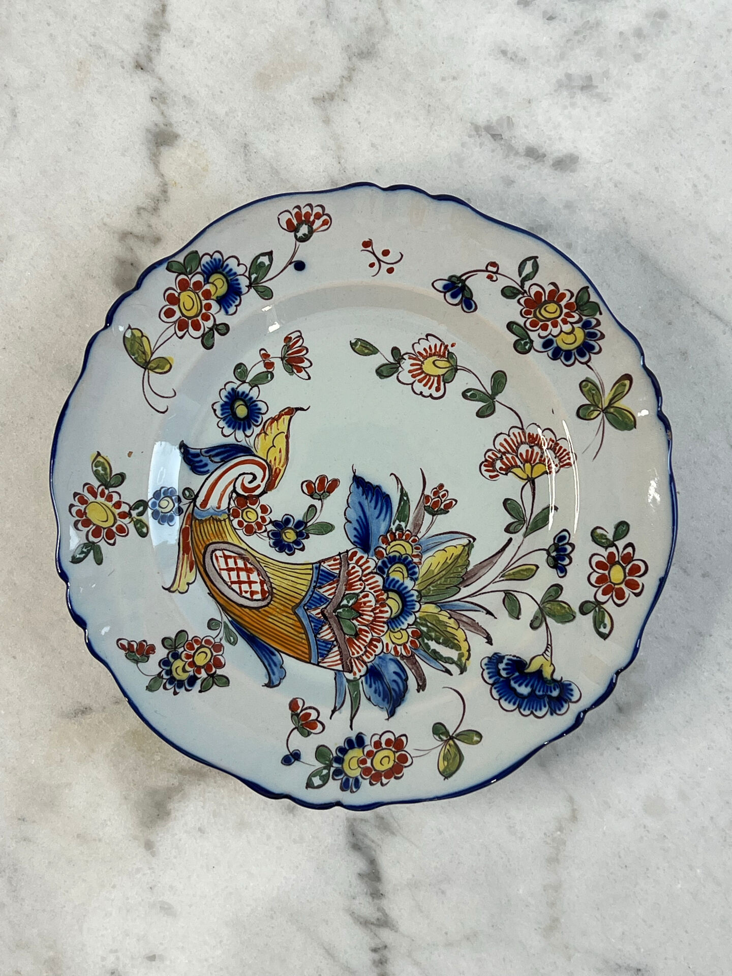 Flat plate in earthenware with polychrome decoration in Rouen style