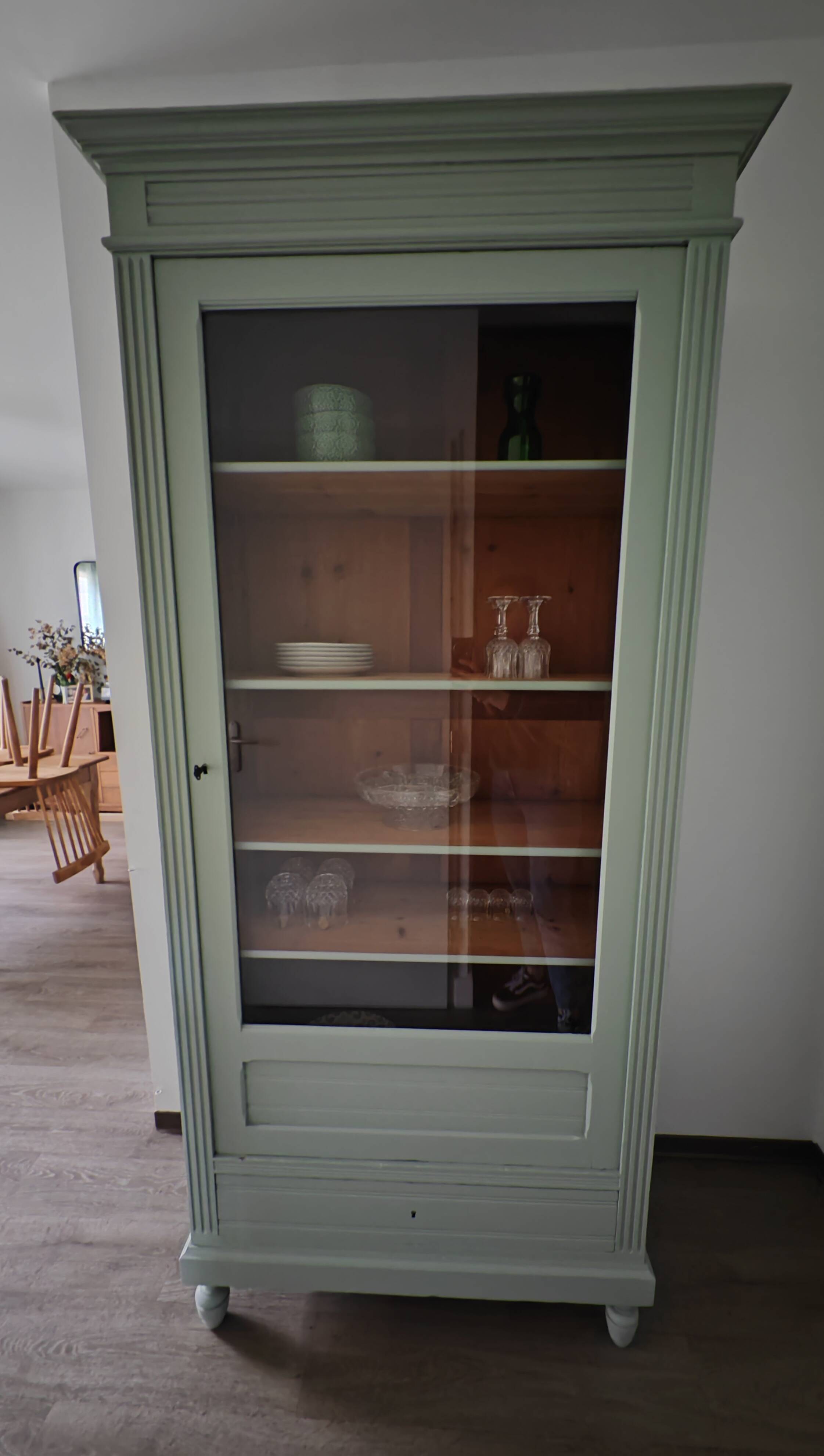 Armoire vitrée parisienne
