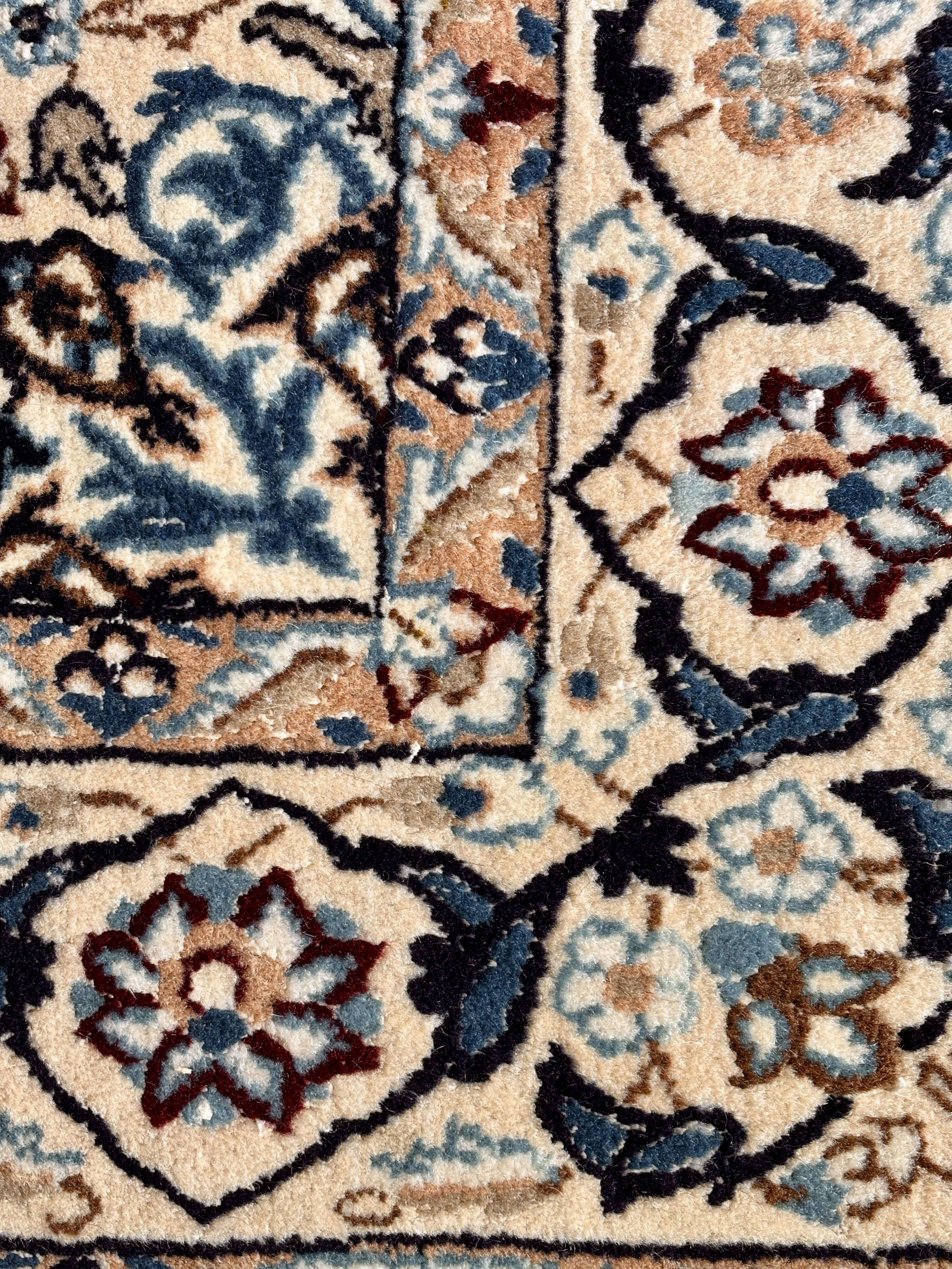 Nain Persian carpet in wool on cotton – 207 x 127 cm