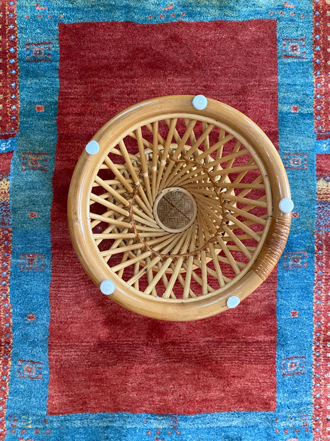 Rattan harness diabolo stool