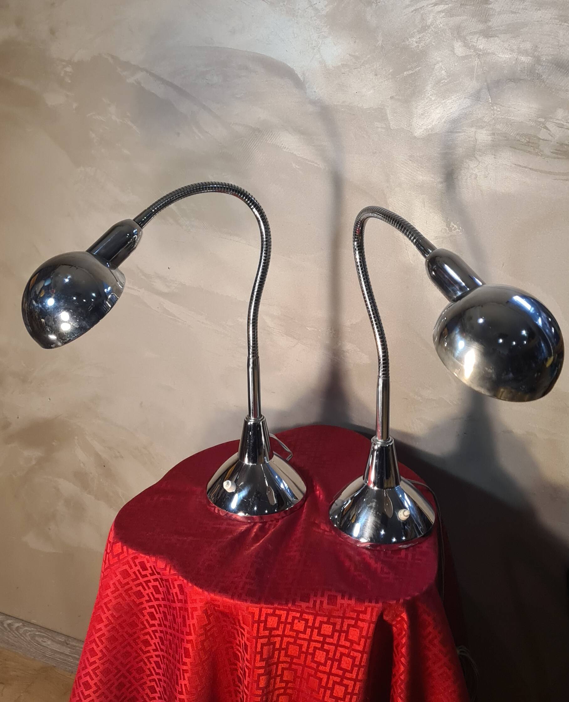 Pair of large chrome desk lamps from the 1970s, very good condition, 70 x 30 cm