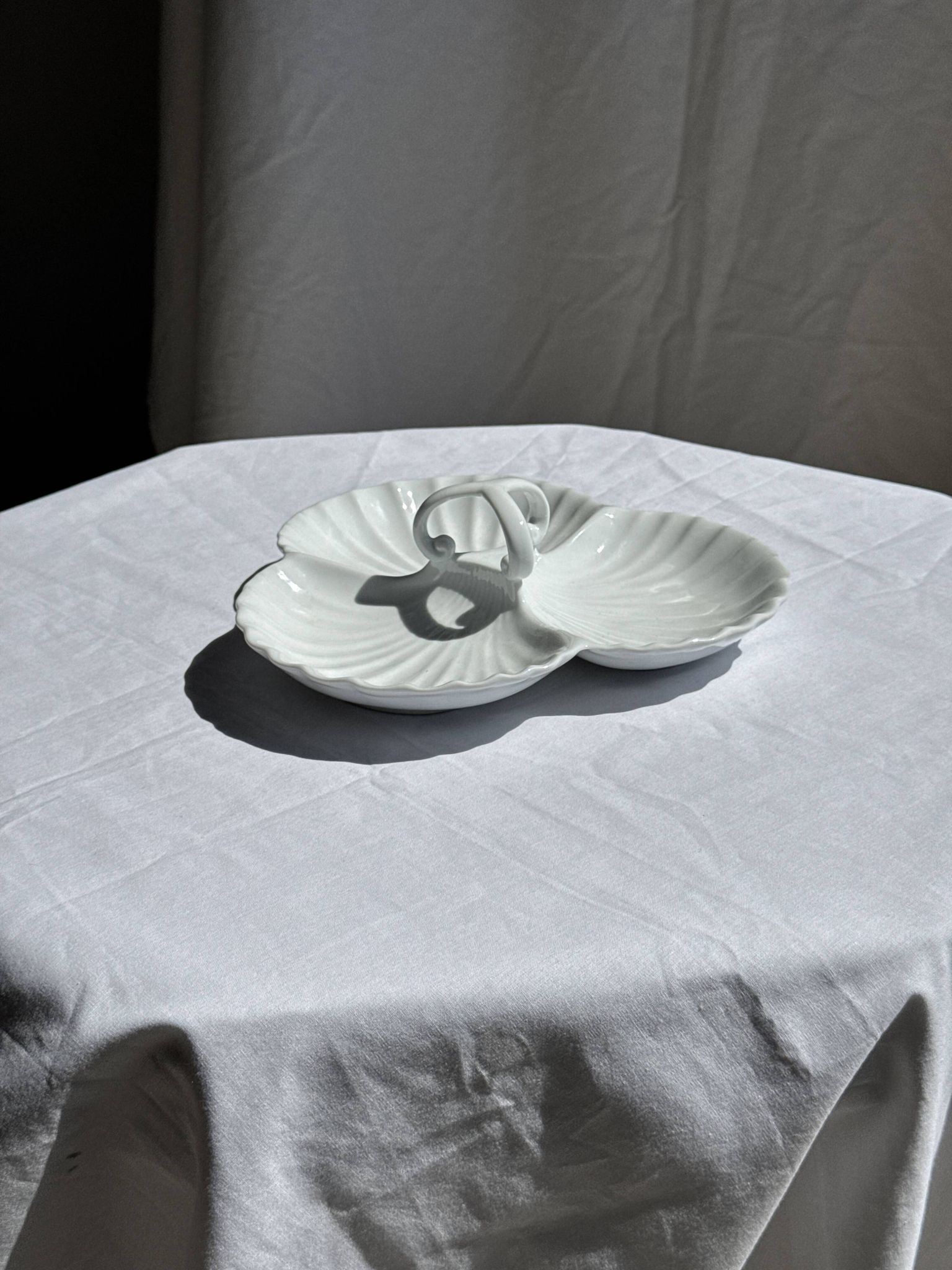 Vintage serving dish in white porcelain with shells MP Samie D26 H4