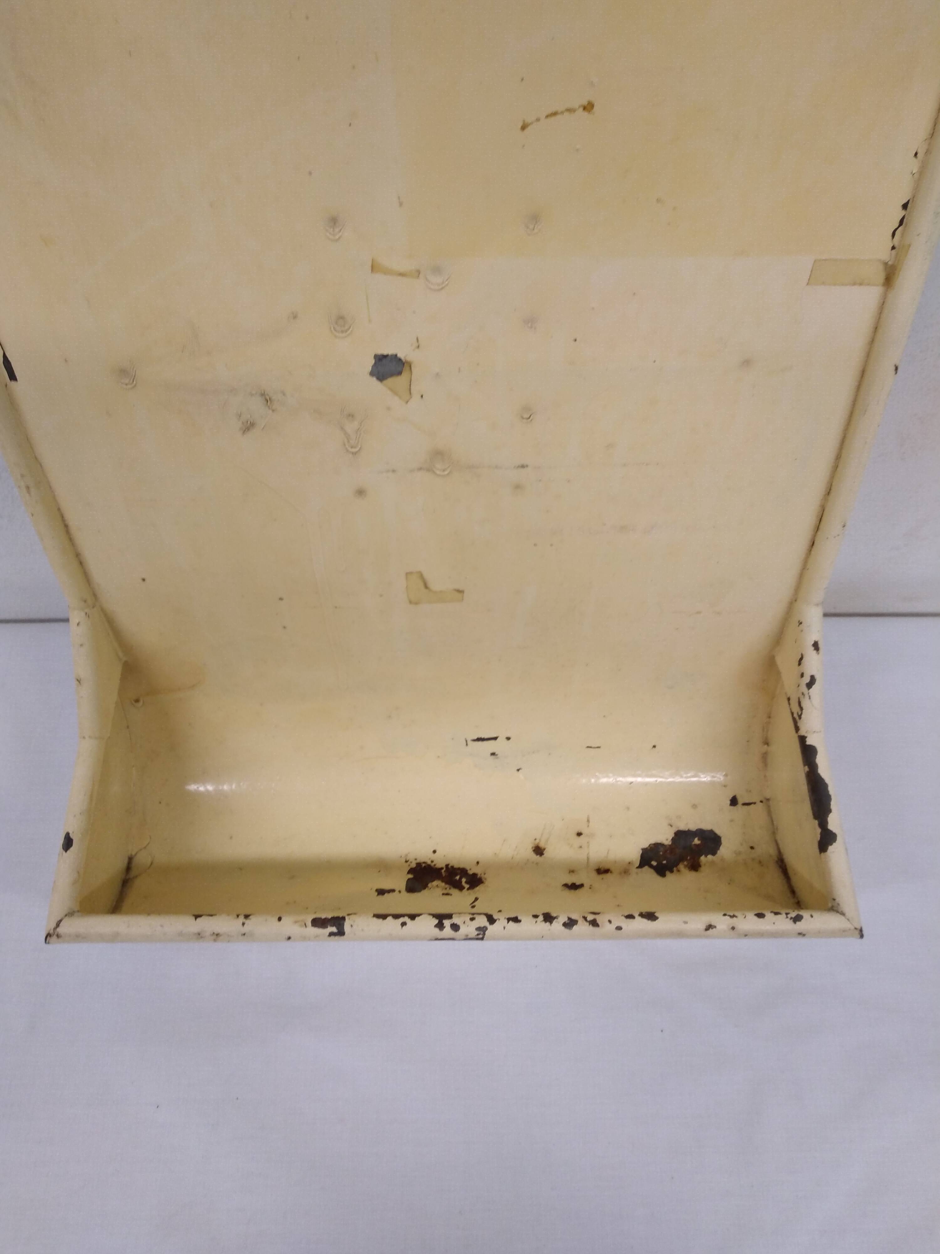 Enameled utensil holder