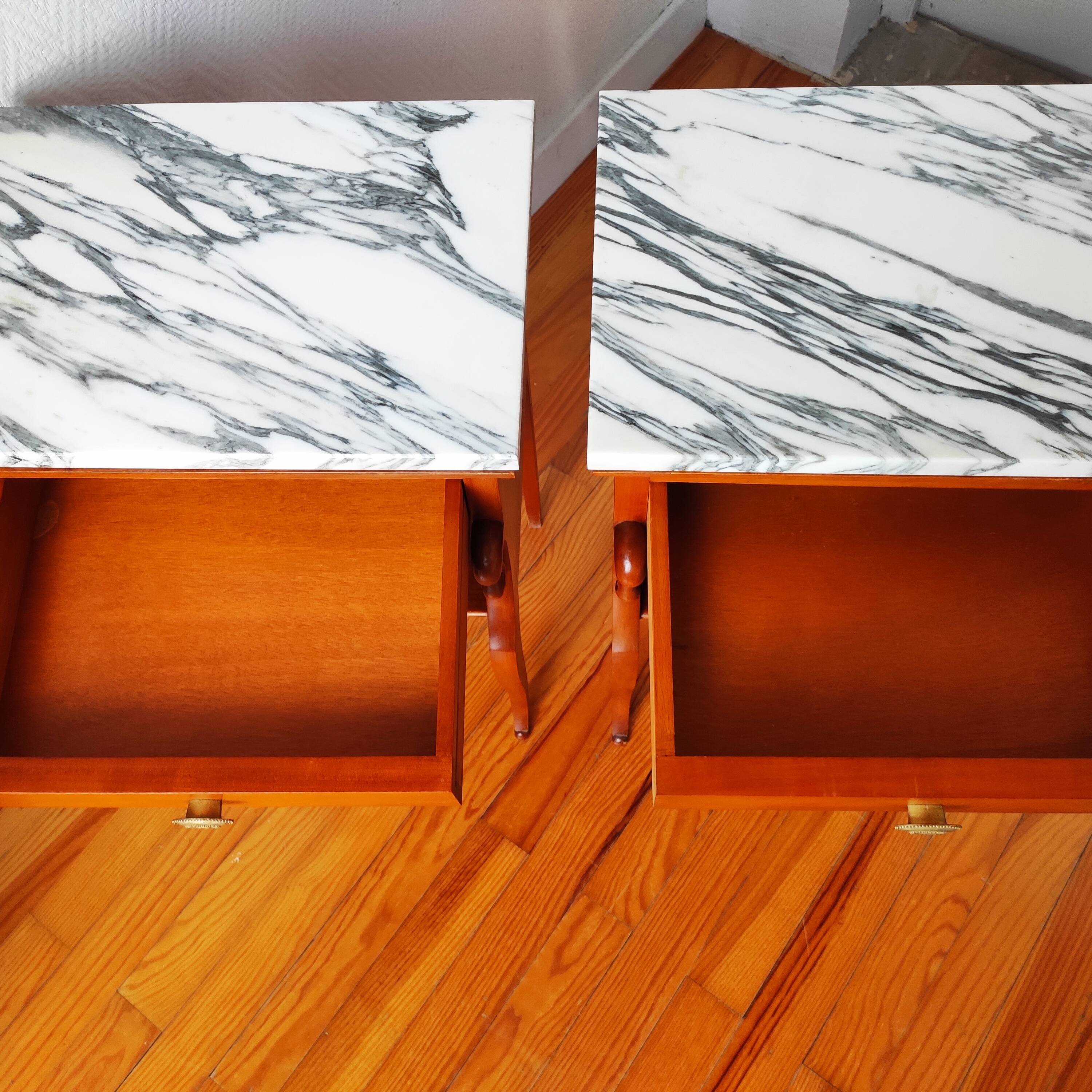 Paire de tables de chevet