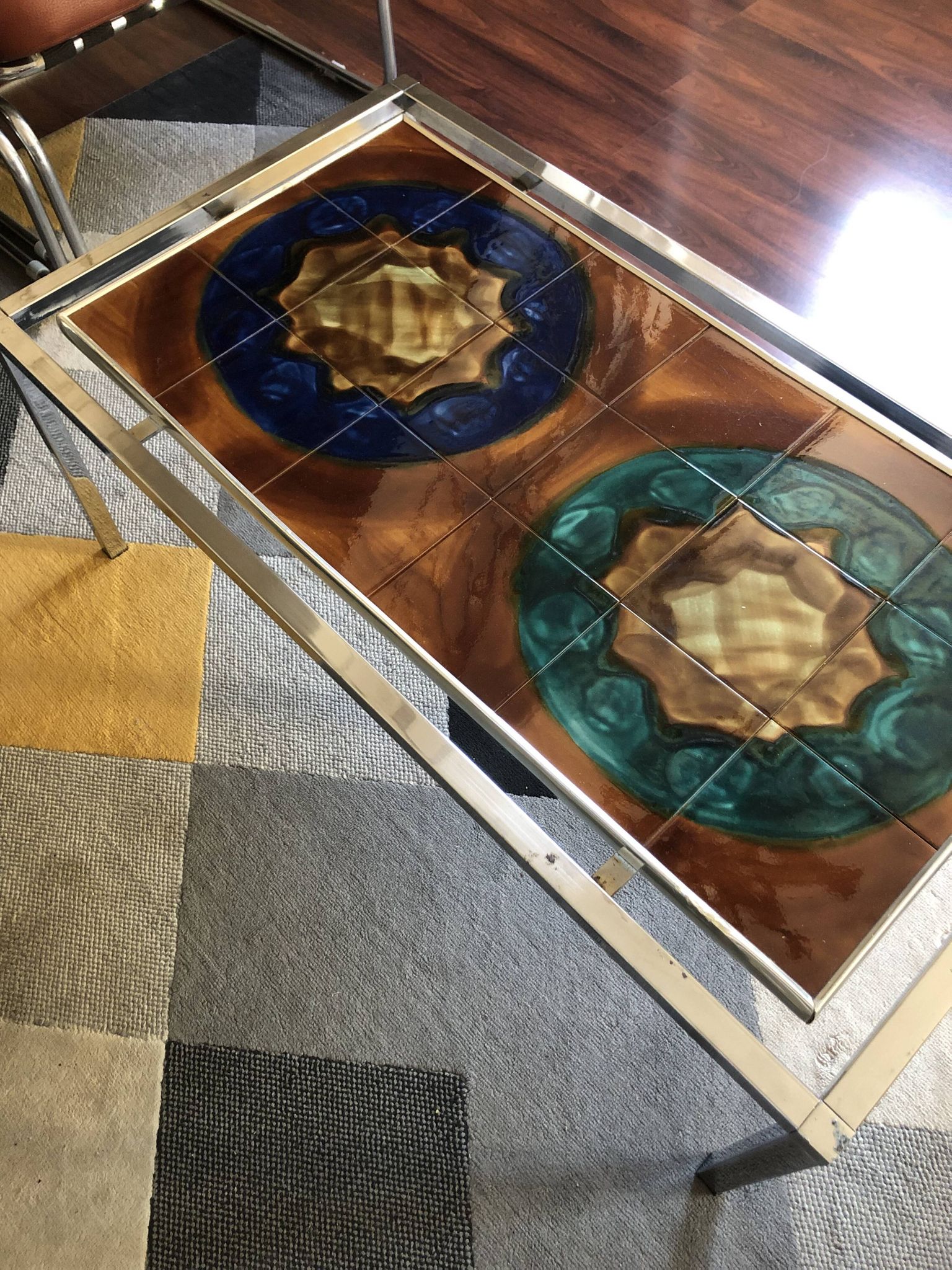 Table basse Designeuse Italienne Juliette Belarti céramique émaillée pieds