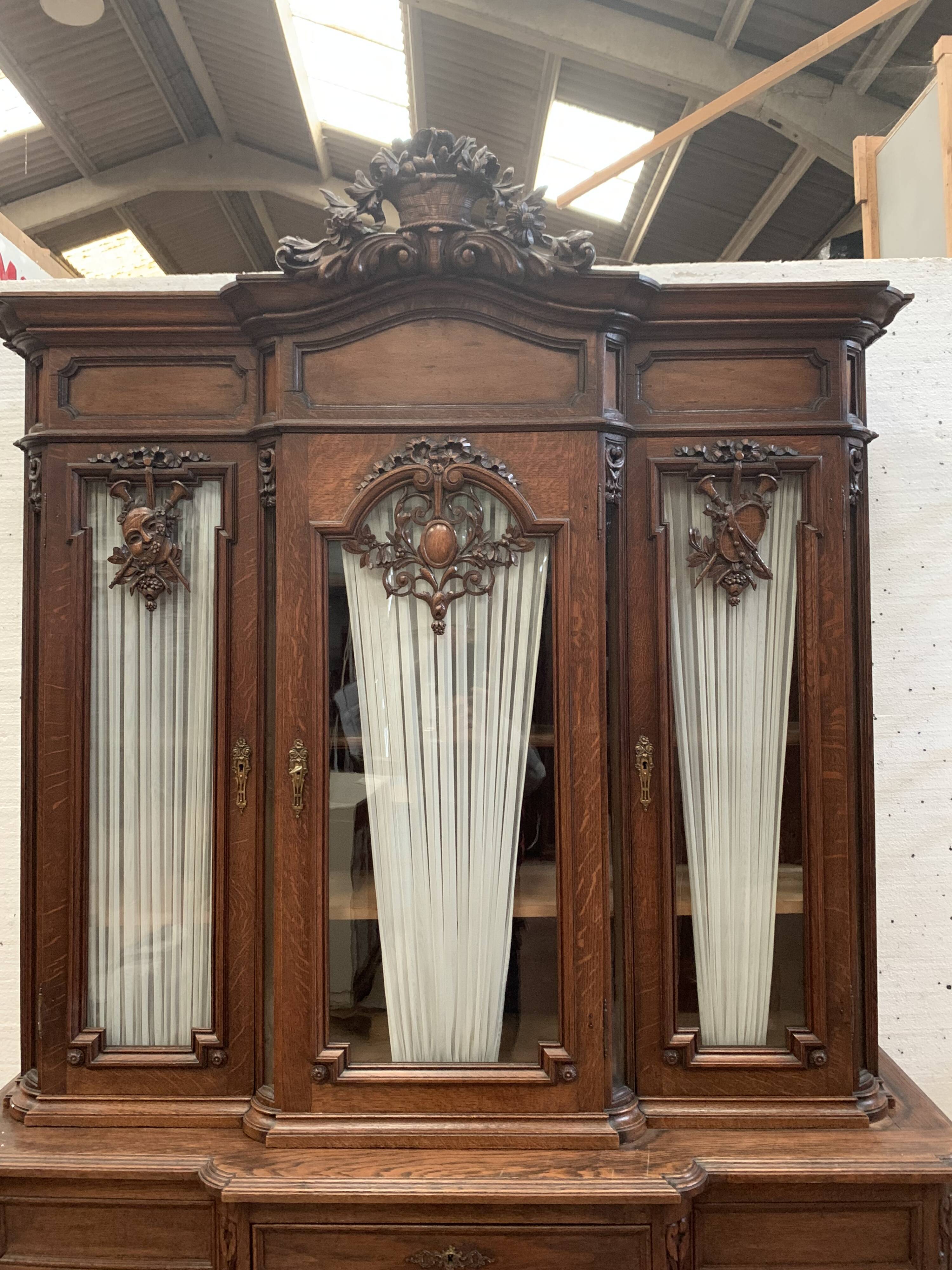 Buffet Liégeois in two bodies Chene massive patinated XX century