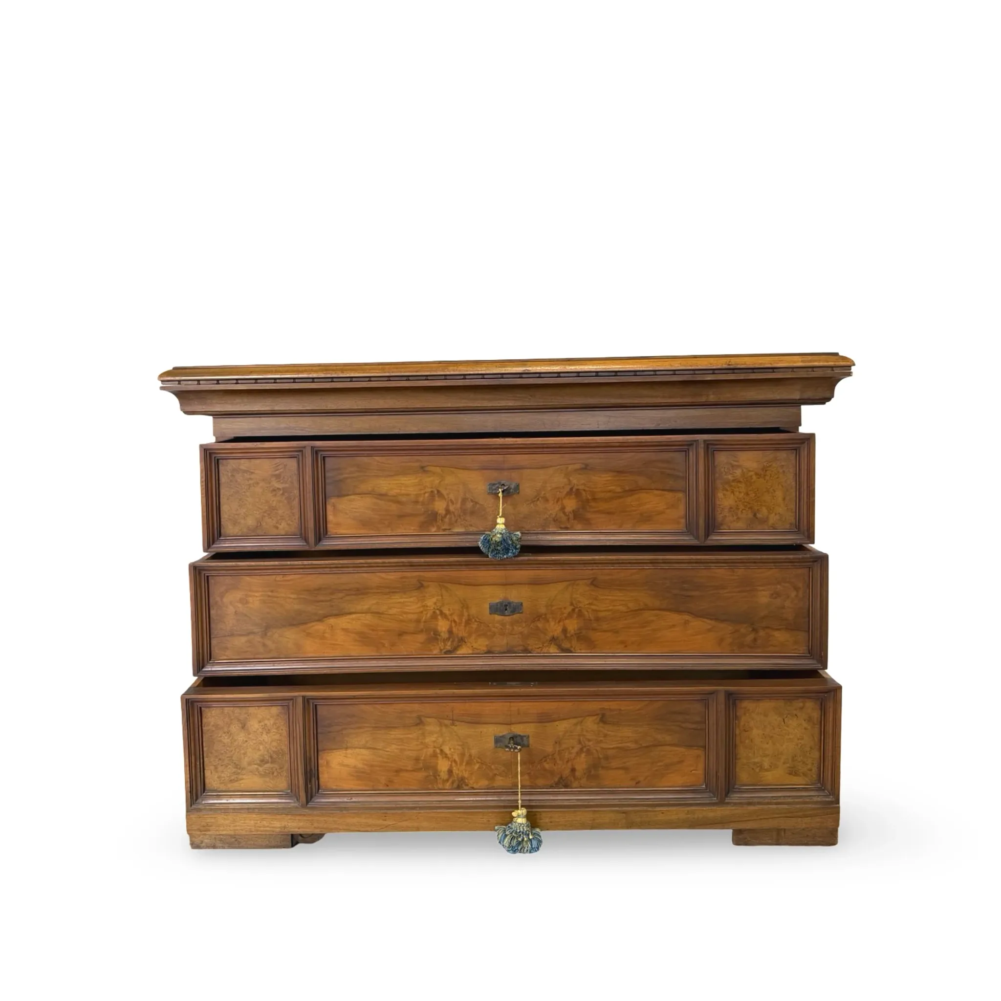 Elegant antique Italian chest of drawers, dating from the 20th century