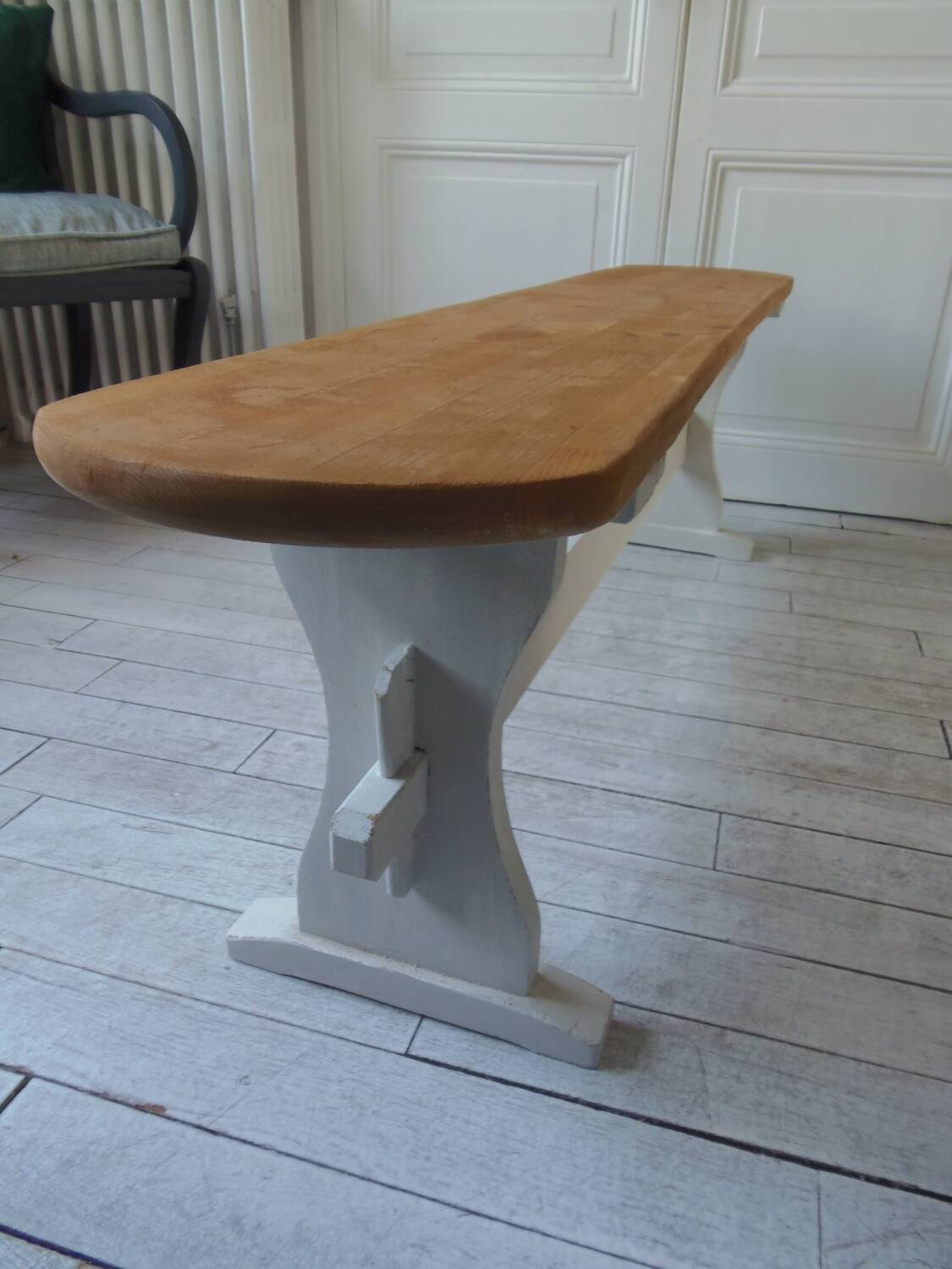 Vintage bench re-enchanted in pearl gray, wooden seat.