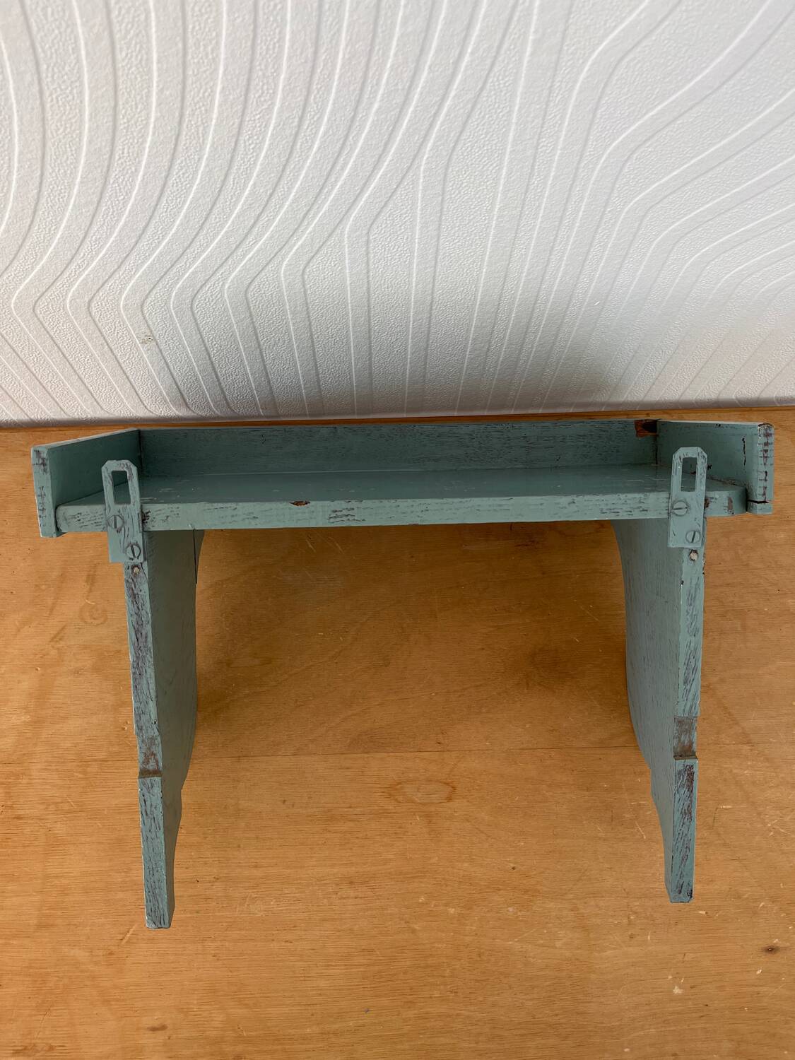 Set of 2 shelves and 1 vintage coat rack