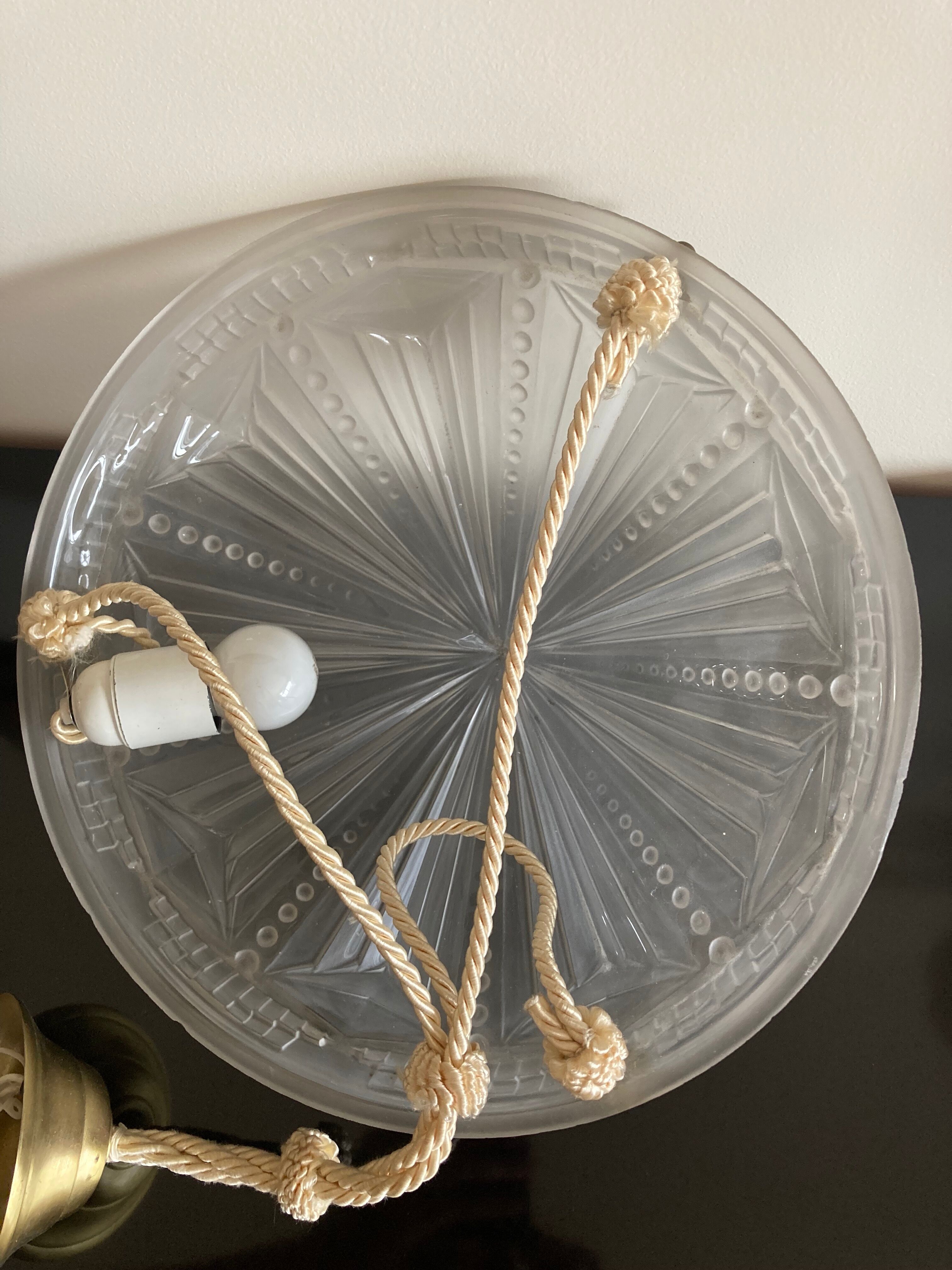 Vintage washbasin suspension