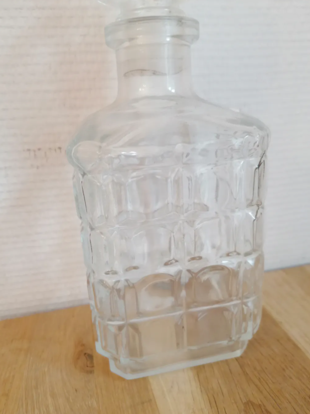 Glass decanter