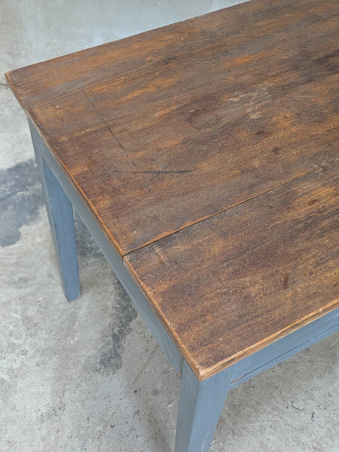 Table / desk