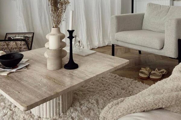Table basse carrée Kalia  – Travertin naturel