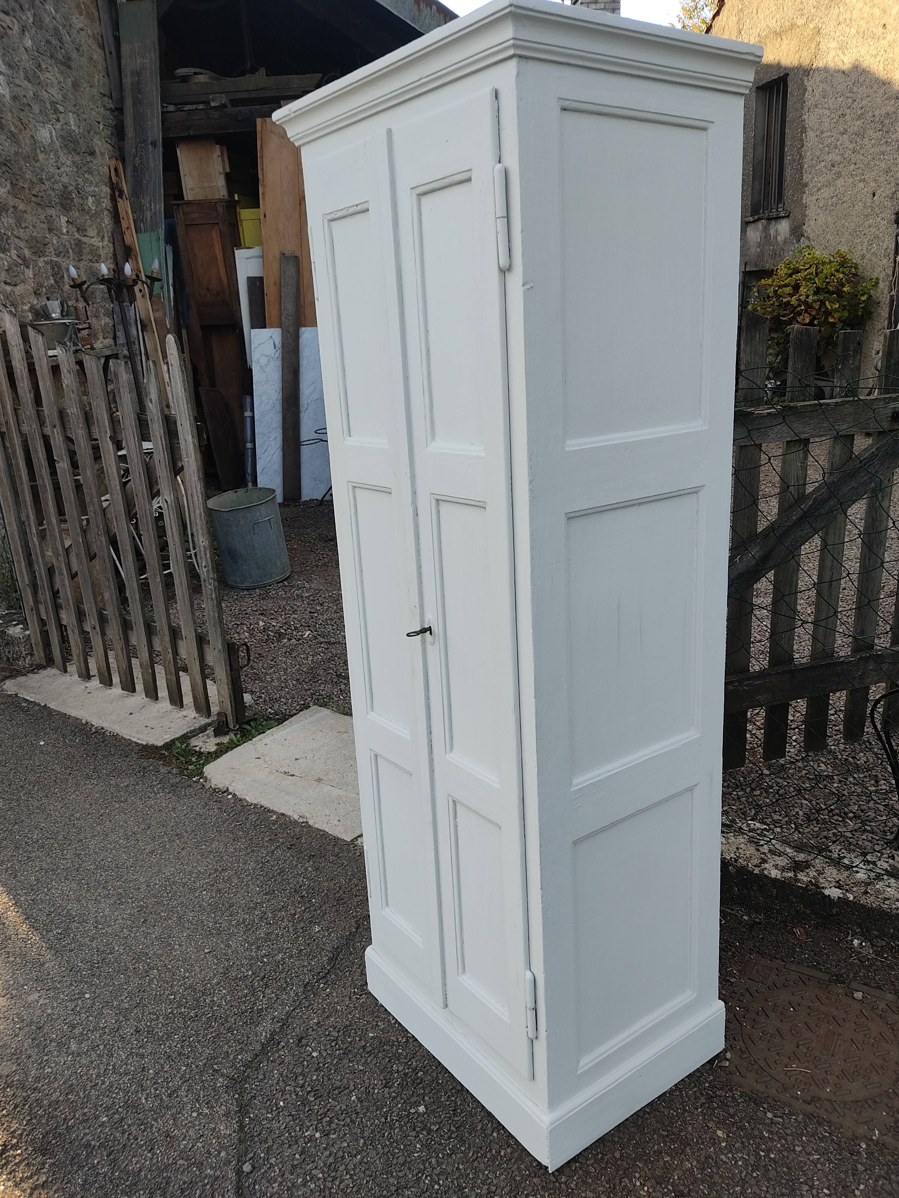 Small workshop cabinet