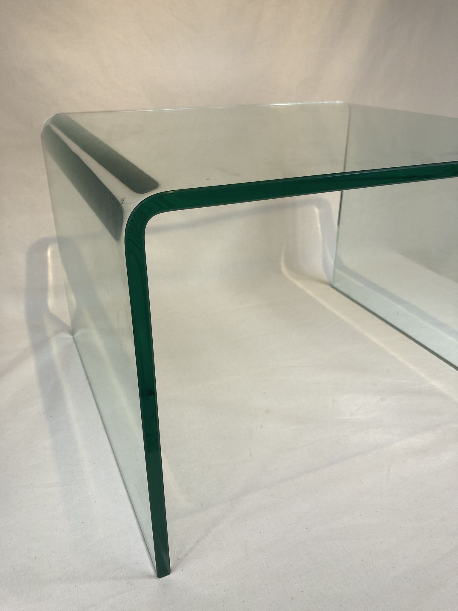 Ensemble 2 tables gigognes en verre 1980