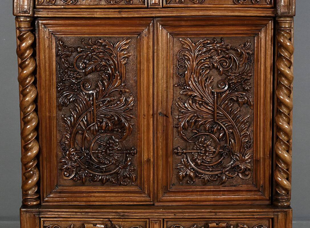 Oratory in solid walnut, Neo-Gothic Renaissance style – Late 19th century