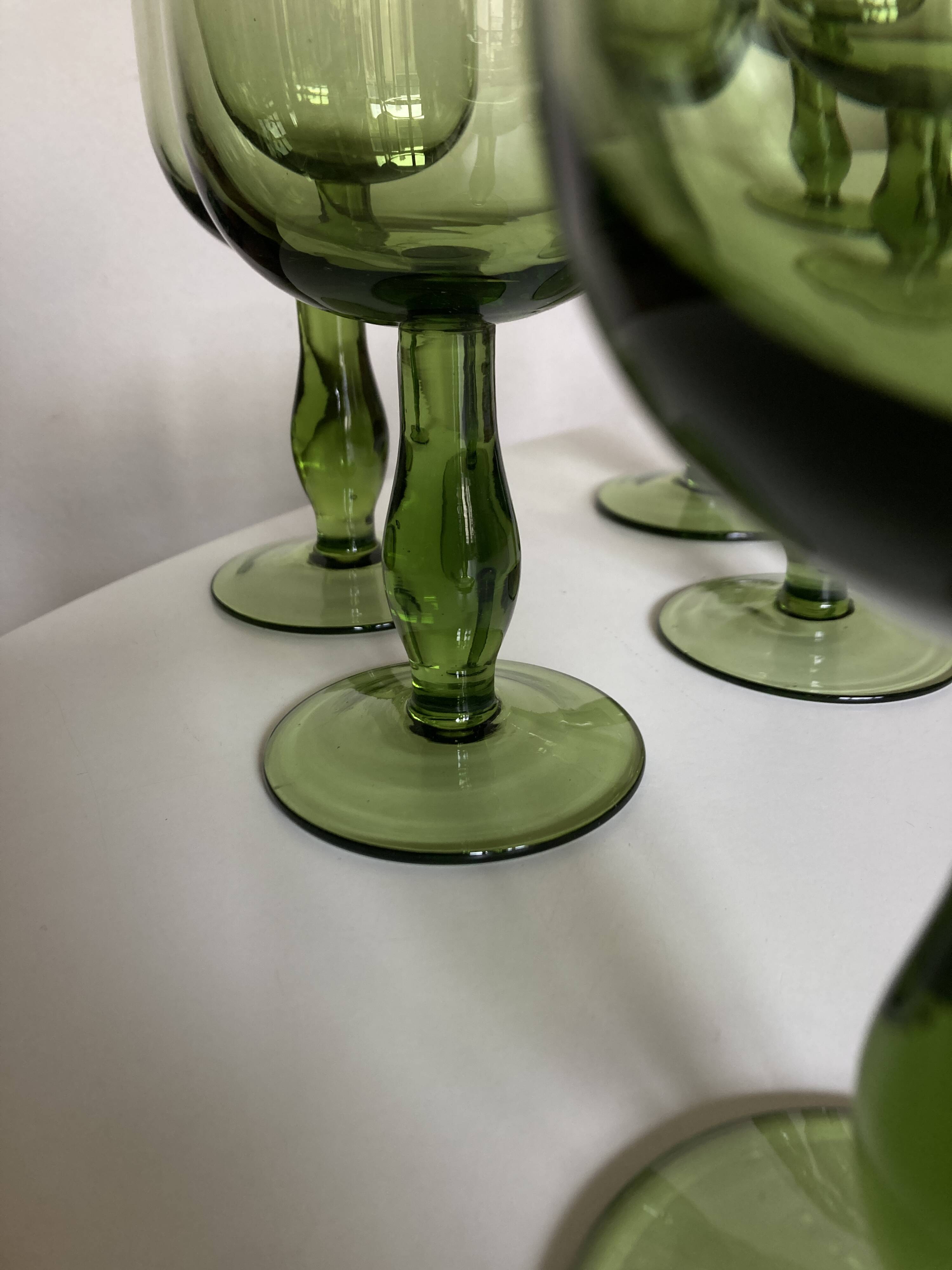 Set of 5 XL tulip-shaped blown rosemary green glasses