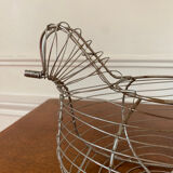 Chicken-shaped egg basket made of metal