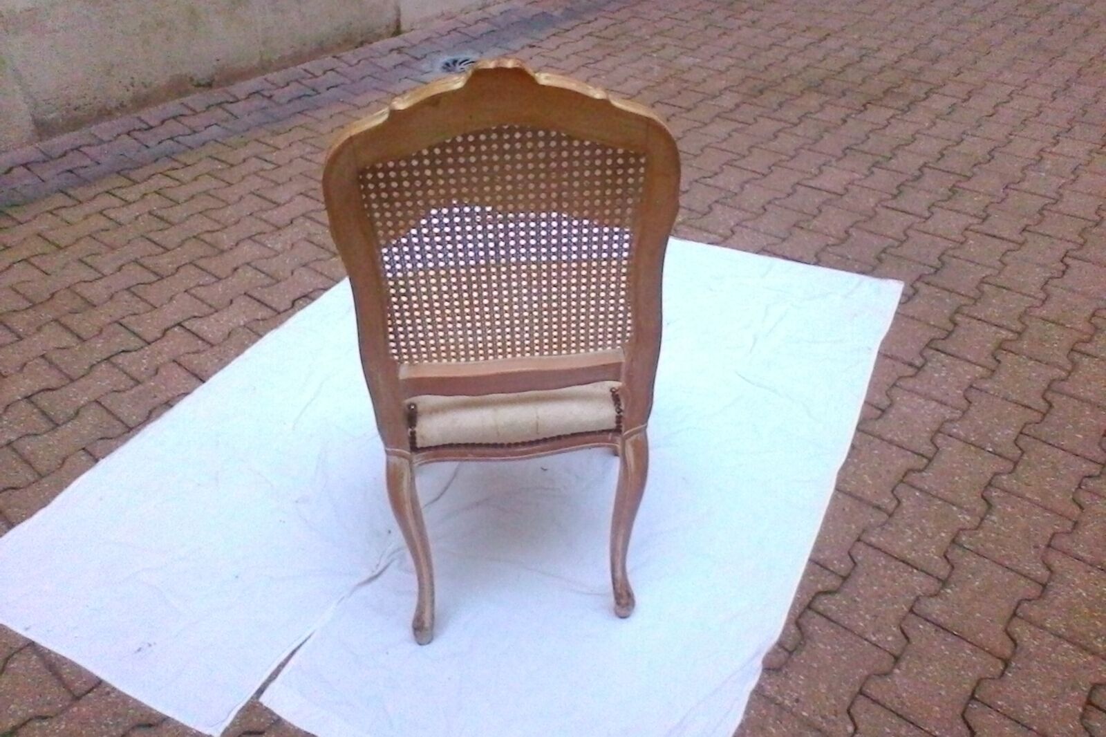 Canned chair