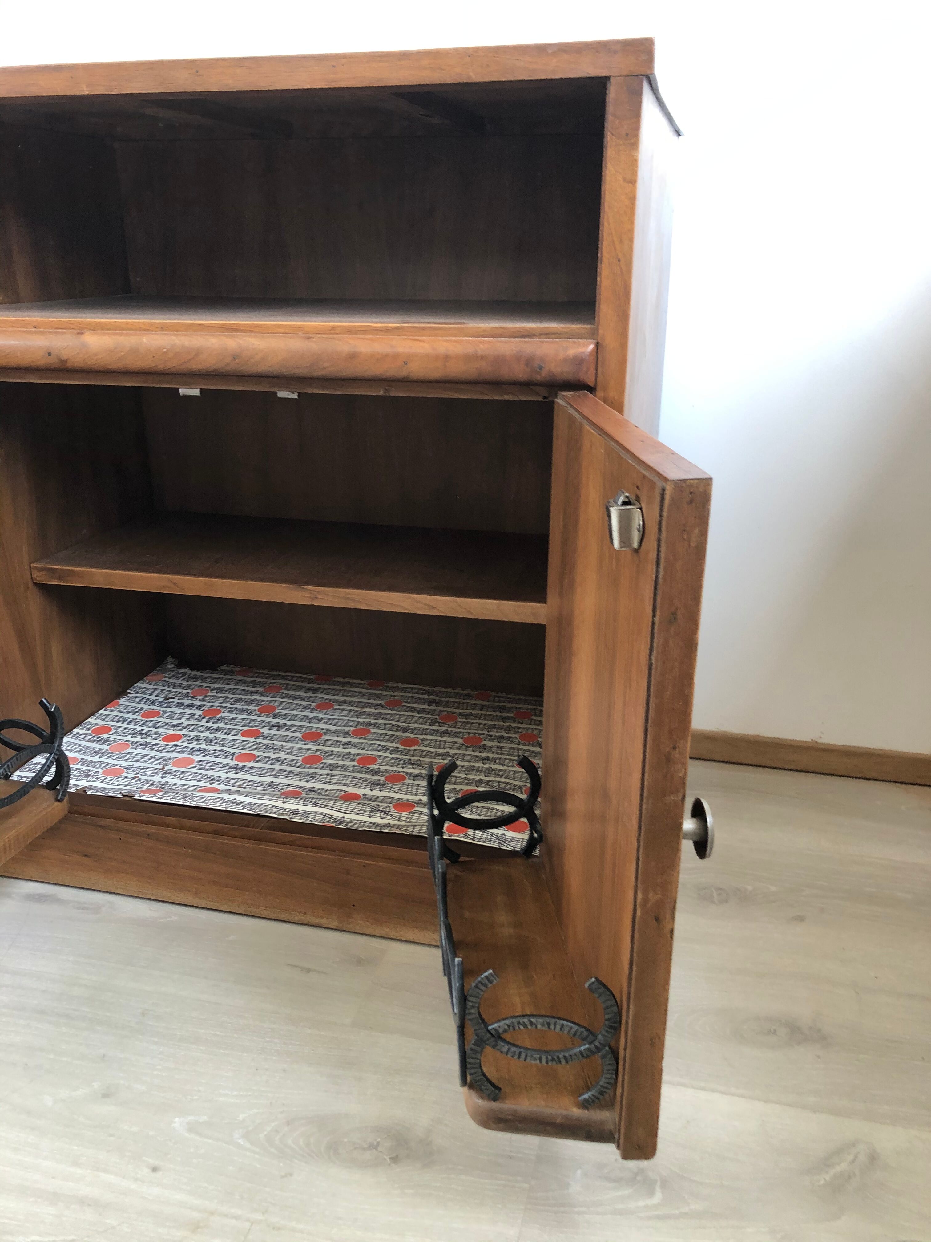 Simple and elegant 1950s bar