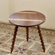 Table d’appoint circulaire vintage en bois à pieds tournés