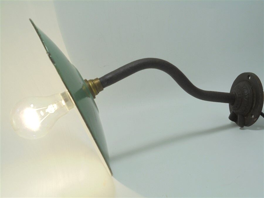 Gooseneck wall lamp