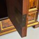 Cabinet d'art en marqueterie allemande