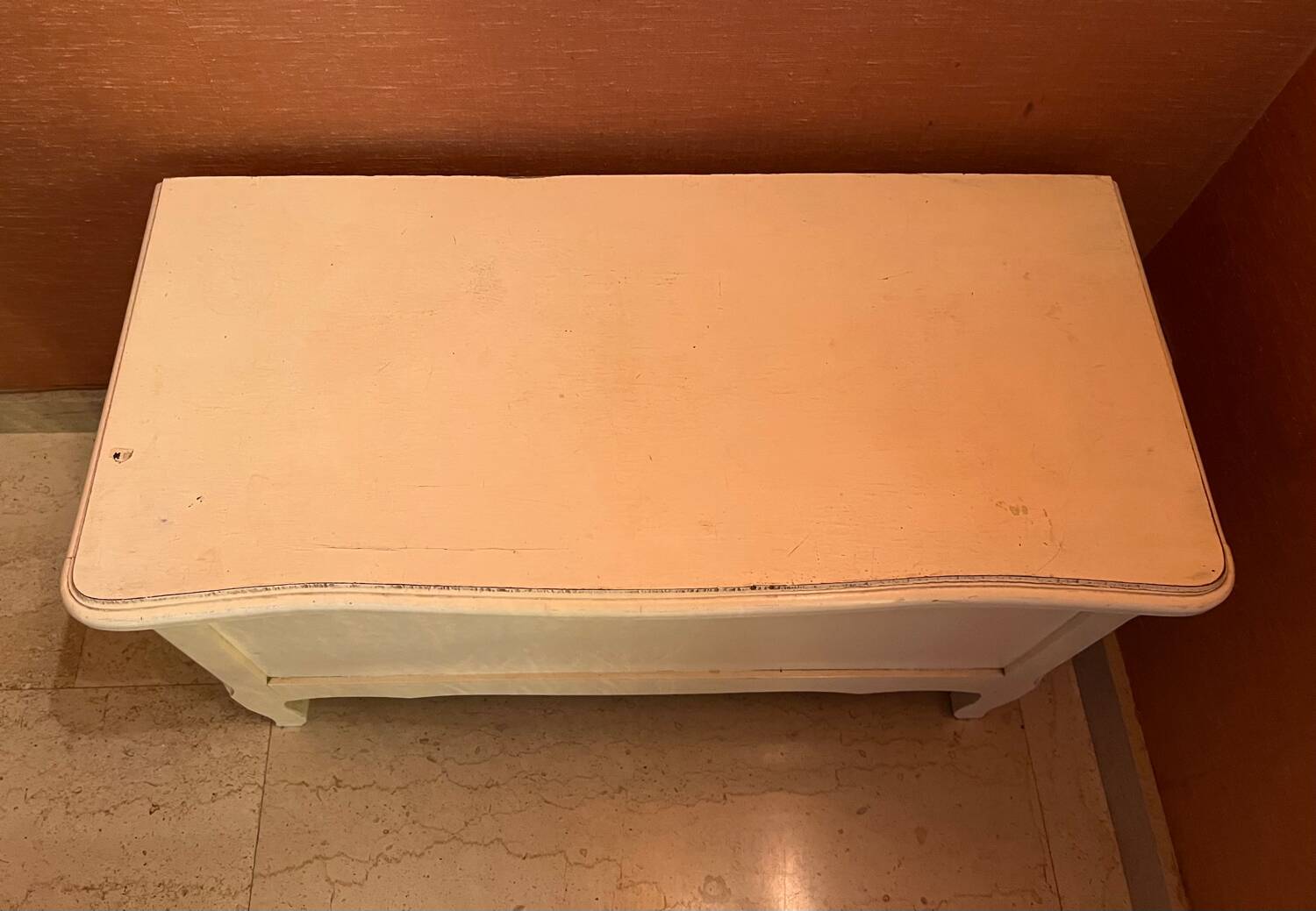 Coffre de rangement en bois blanc