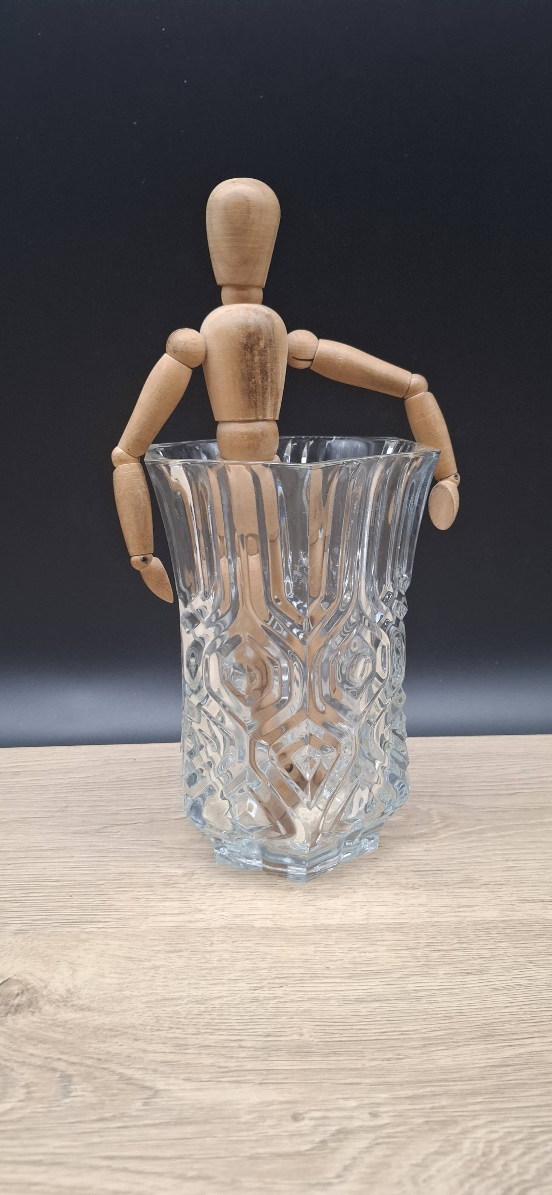 Transparent chiseled vase