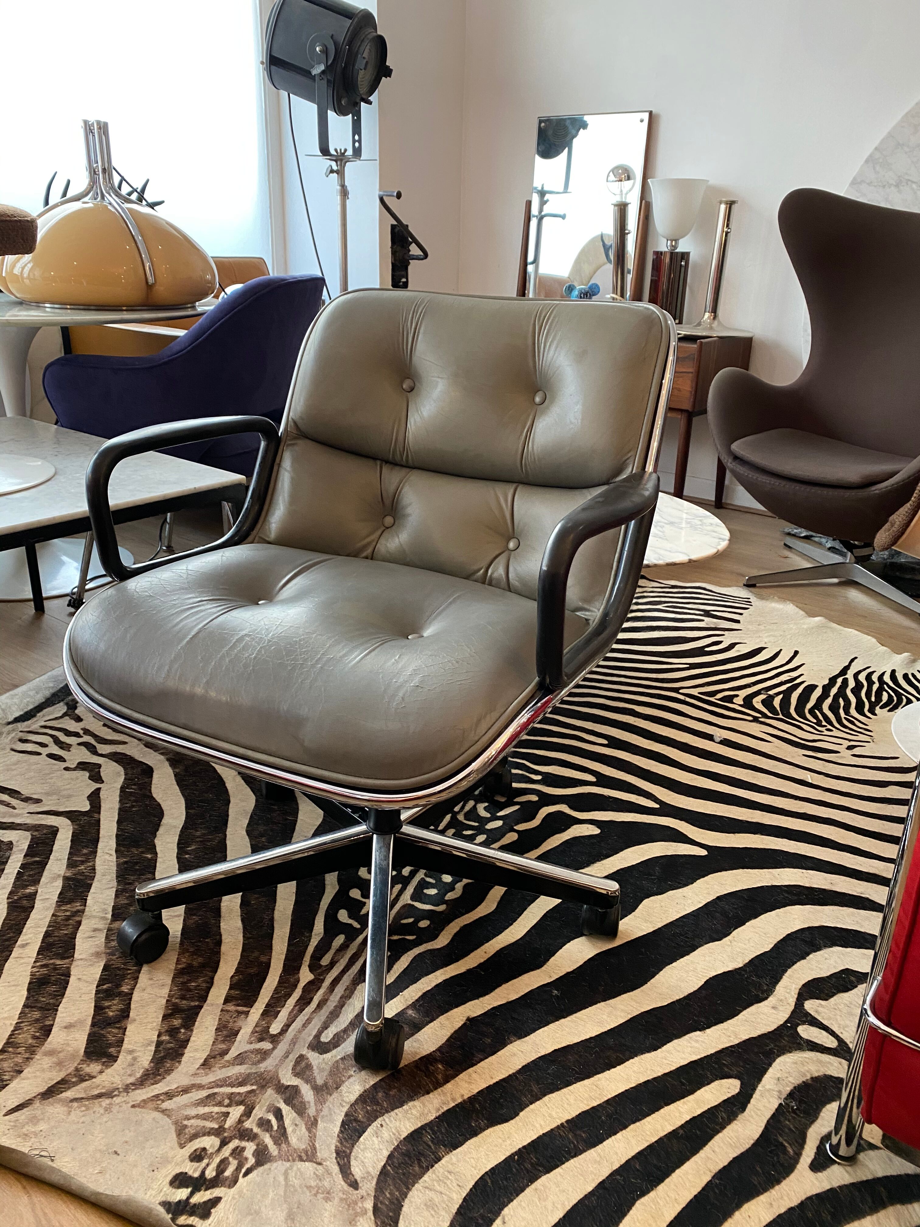 Pollock leather Executive chair by Knoll