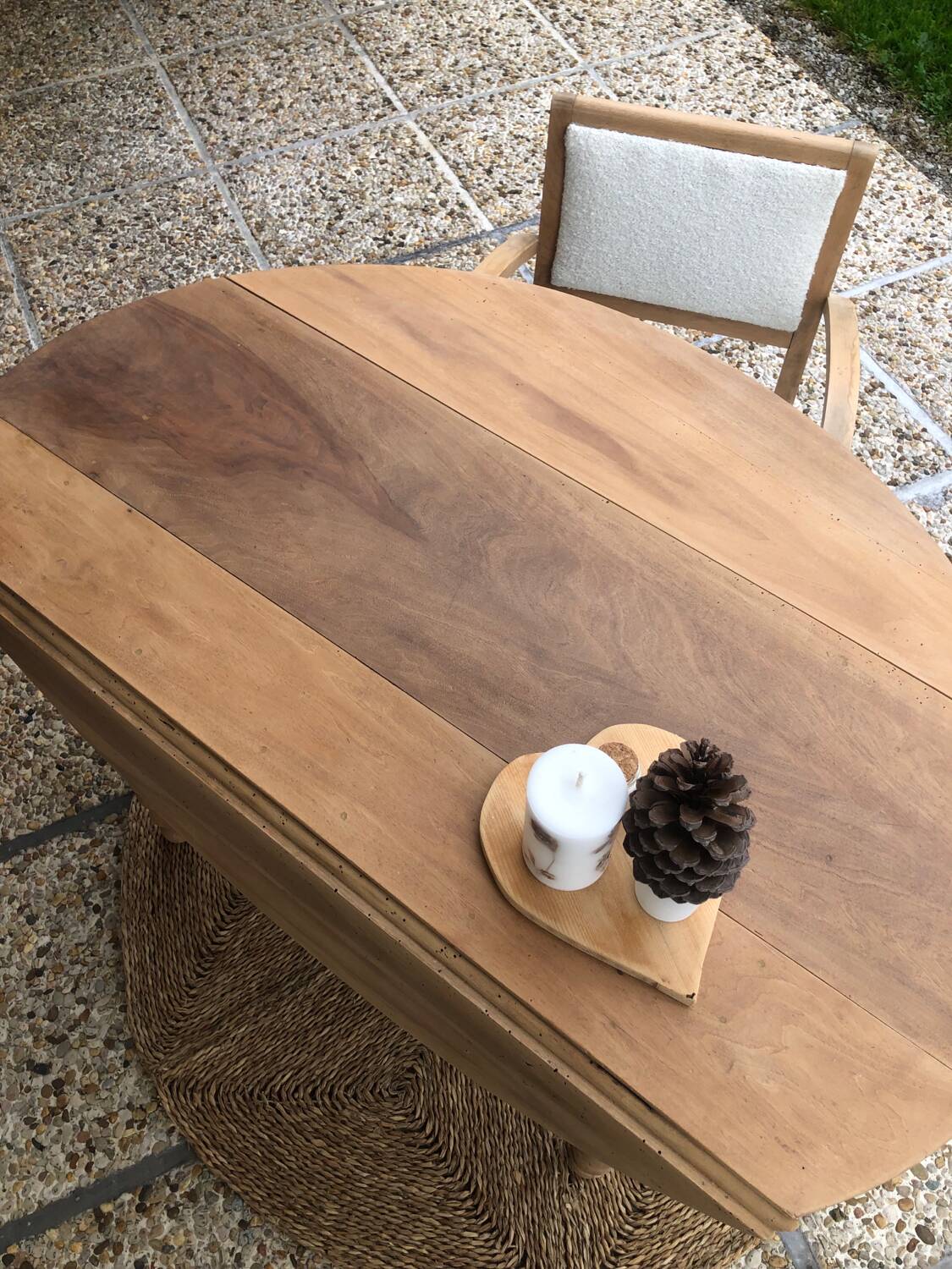 Oval farmhouse table