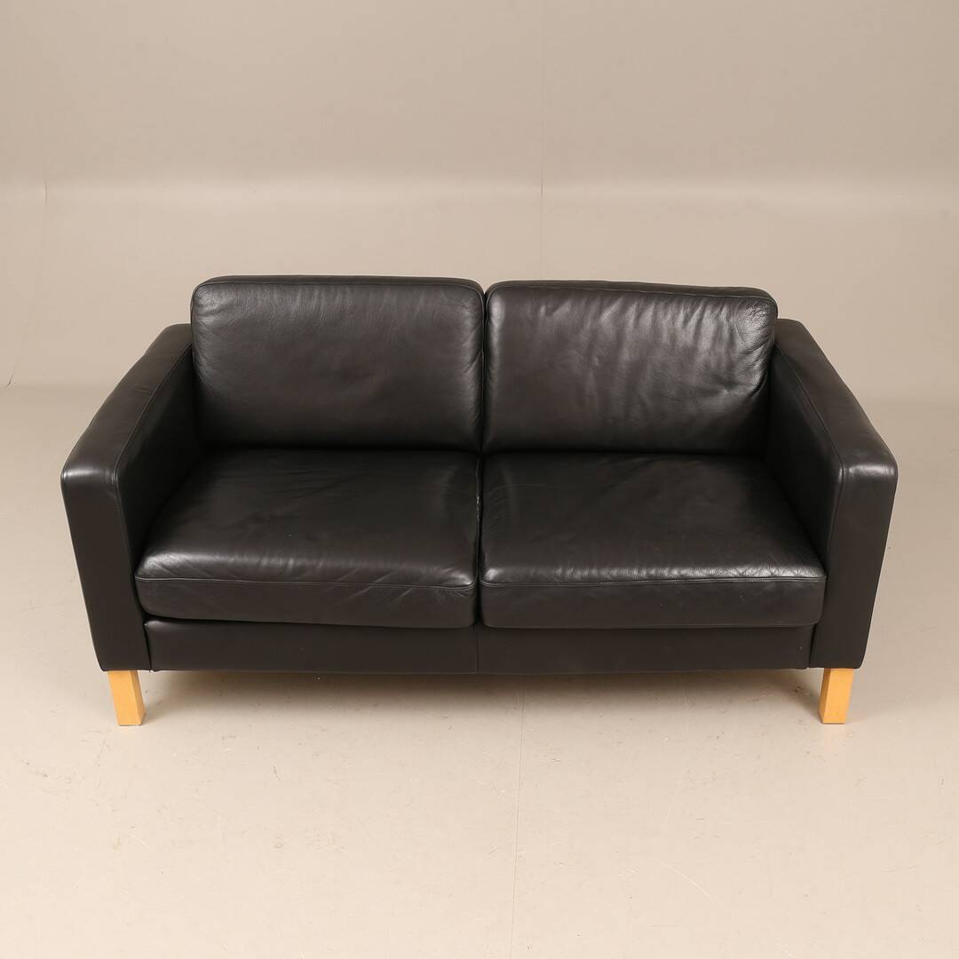 IKEA “Karlstad” — Leather Sofa — Scandinavian Classic with Clean, Timeless