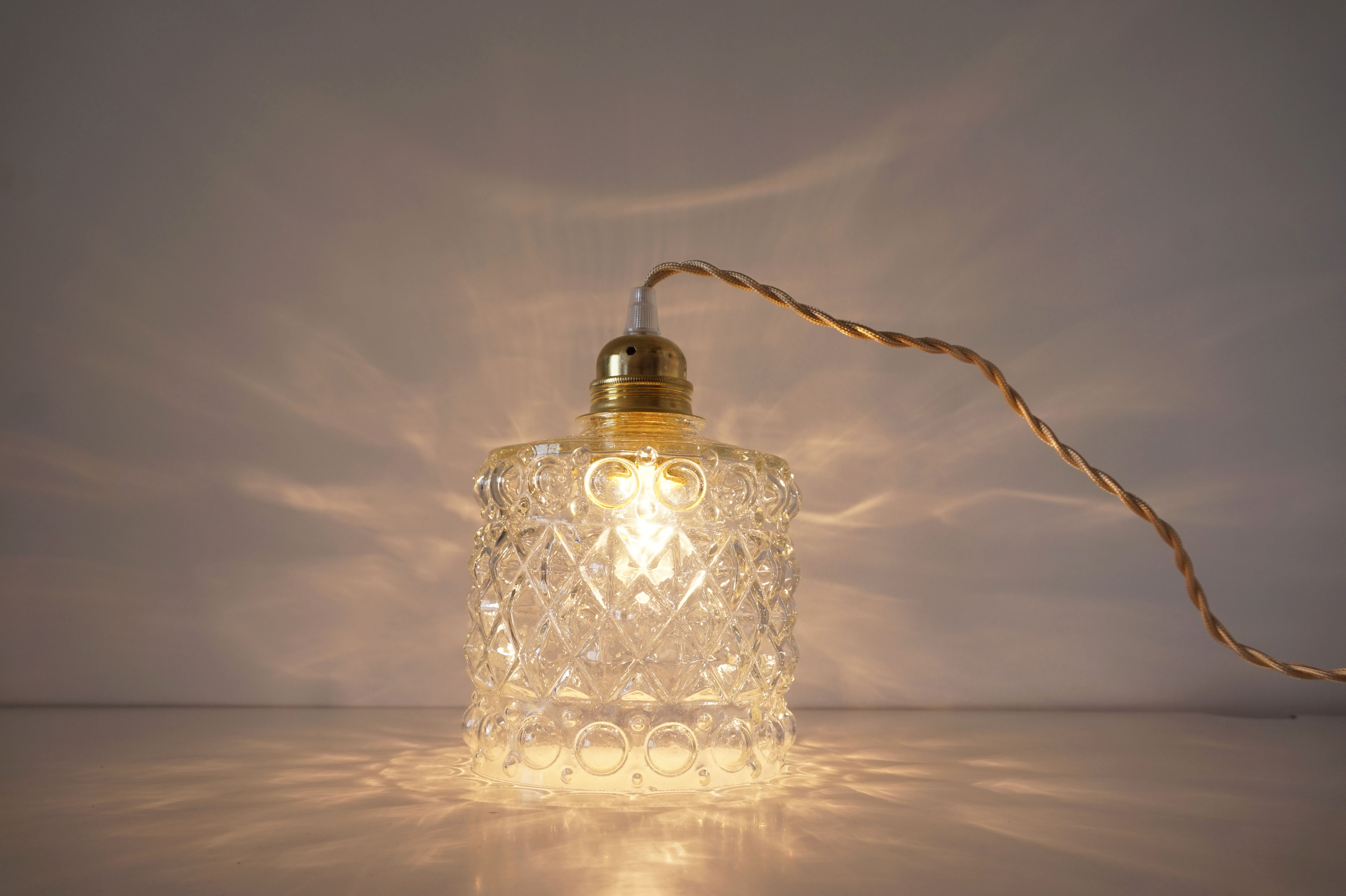 Suspension ballad molded glass globe