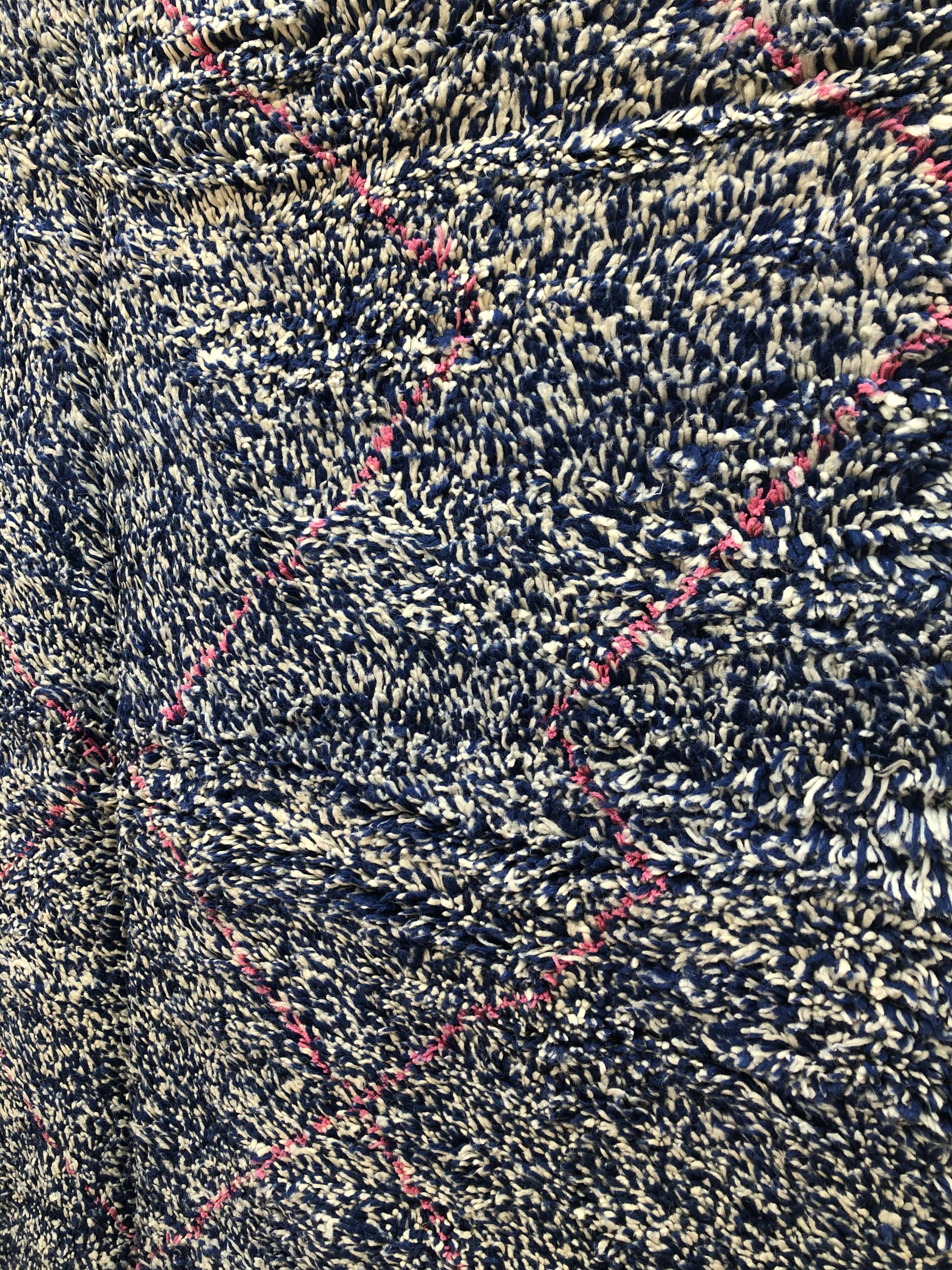 Moroccan Berber carpet Beni Ouarain intense blue with pink diamonds 3.06x2,16m