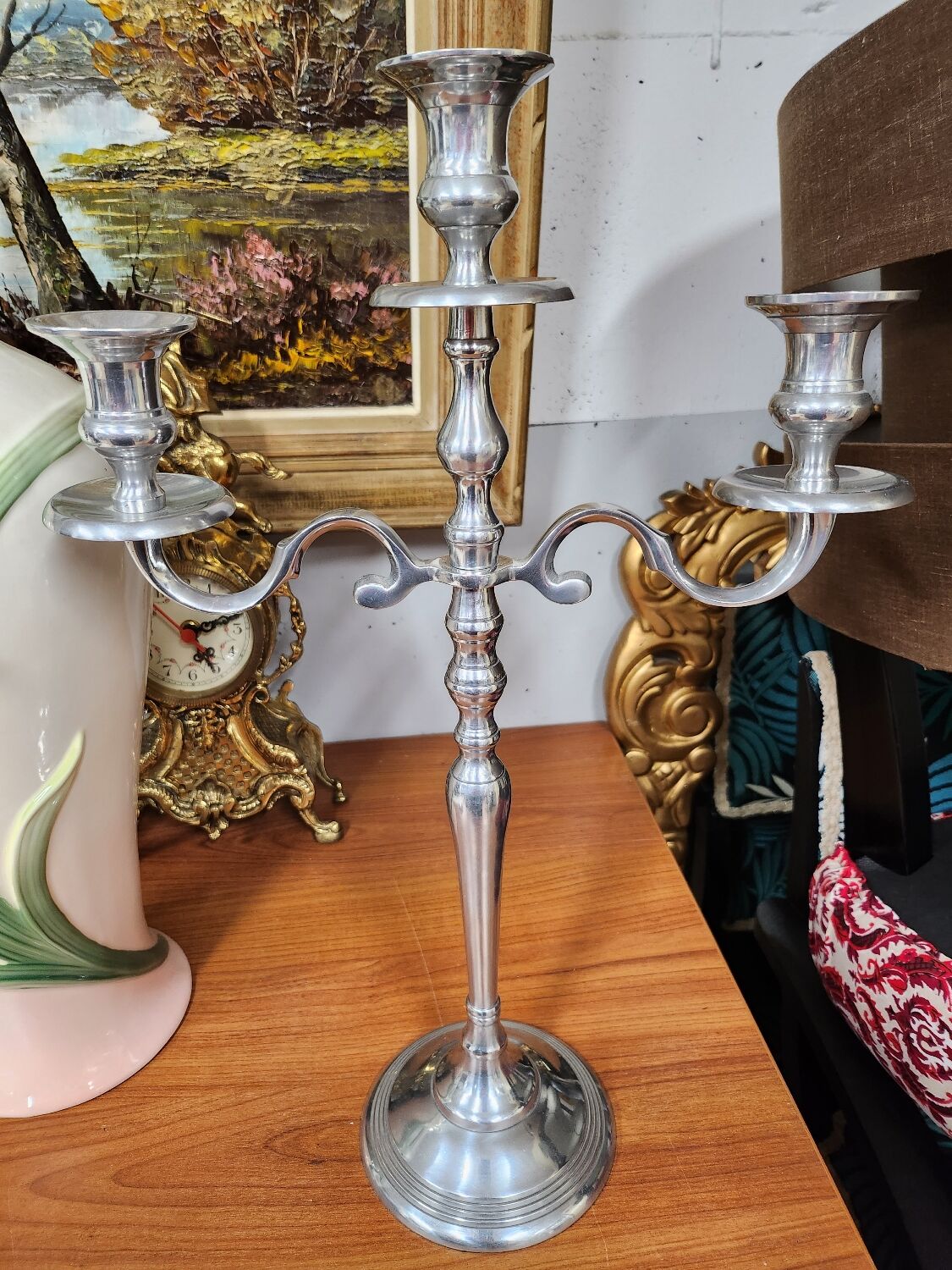 Metal candle holder