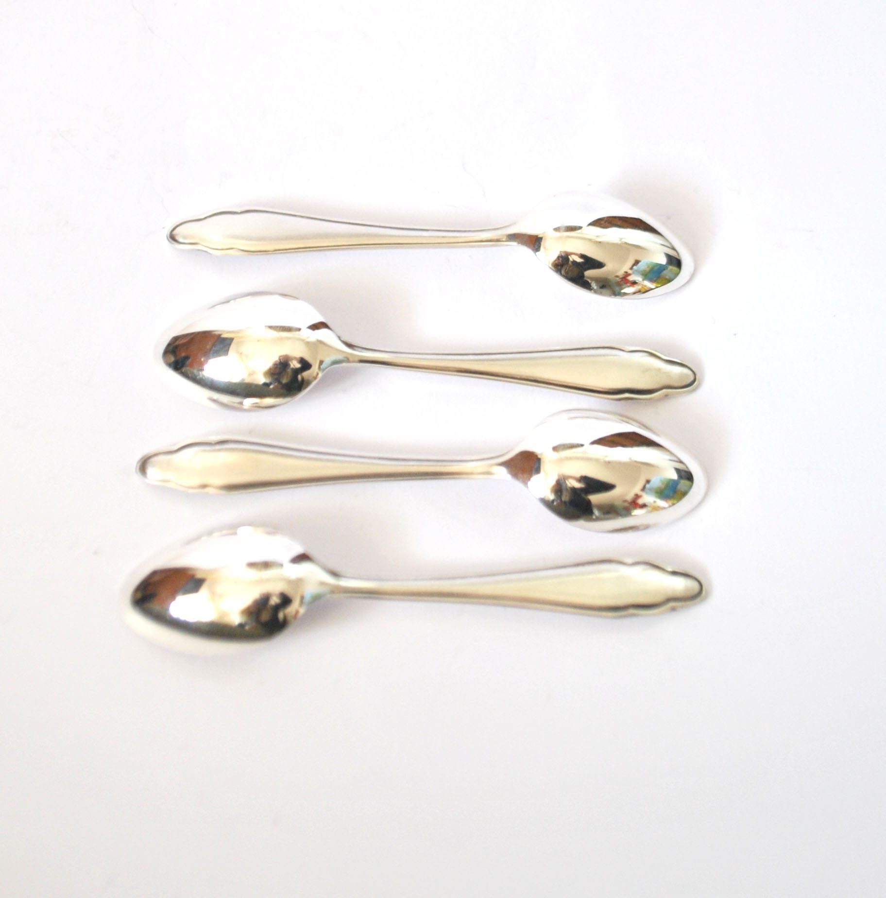 DEETJEN Set of 4 silver-plated metal coffee mocha spoons in modernist design