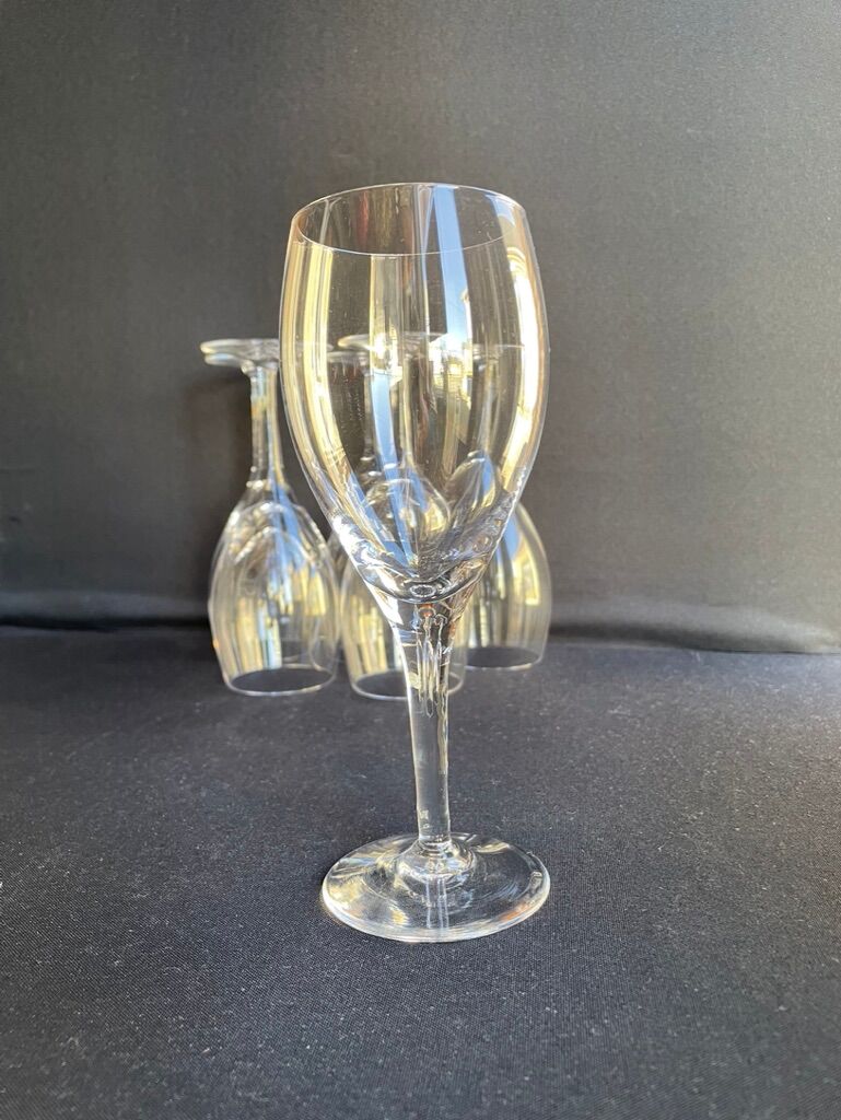 Red wine glasses